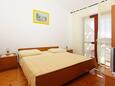 Prižba, Bedroom in the studio-apartment, (pet friendly) and WiFi.