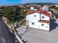 Parkiralište Vodice, Vodice, Parkiralište 12654 - Kuća za odmor sa šljunčanom plažom.