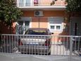 Parking lot Vodice, Vodice, Parking lot 12667 - Apartments with pebble beach.