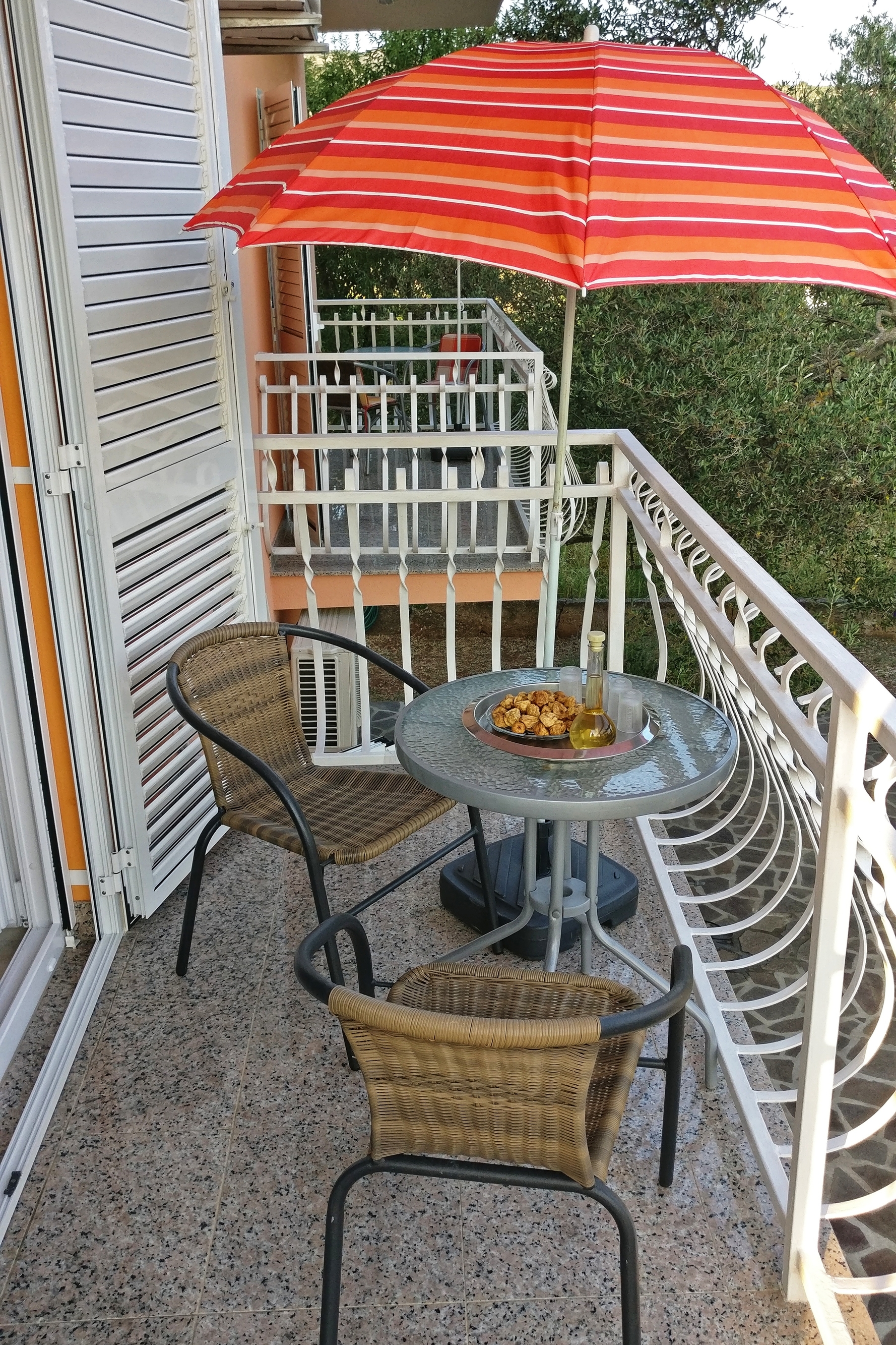 Two bedroom apartment with balcony and sea view Vinišće, Trogir  A-a