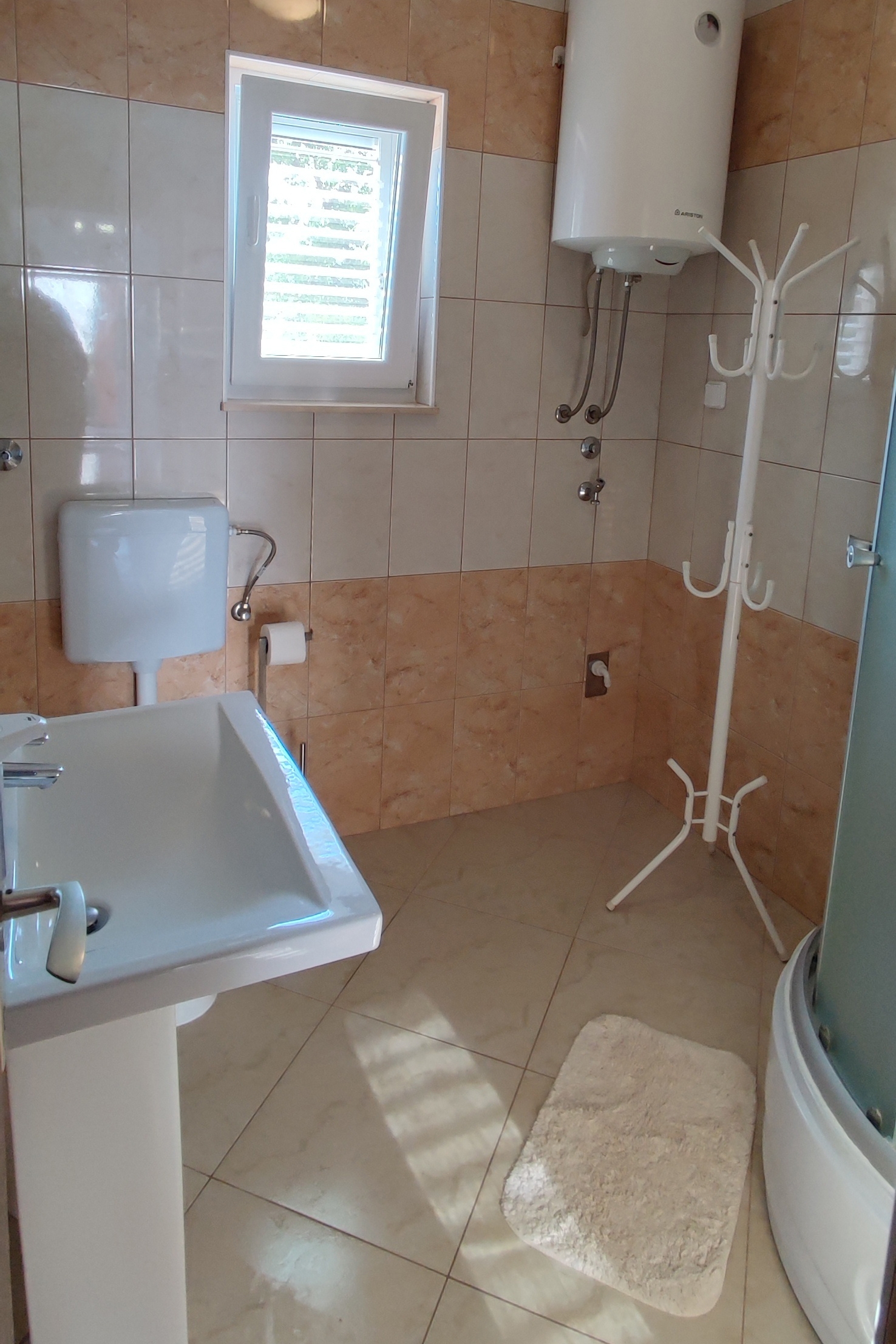 Two bedroom apartment with balcony and sea view Vinišće, Trogir  A-a