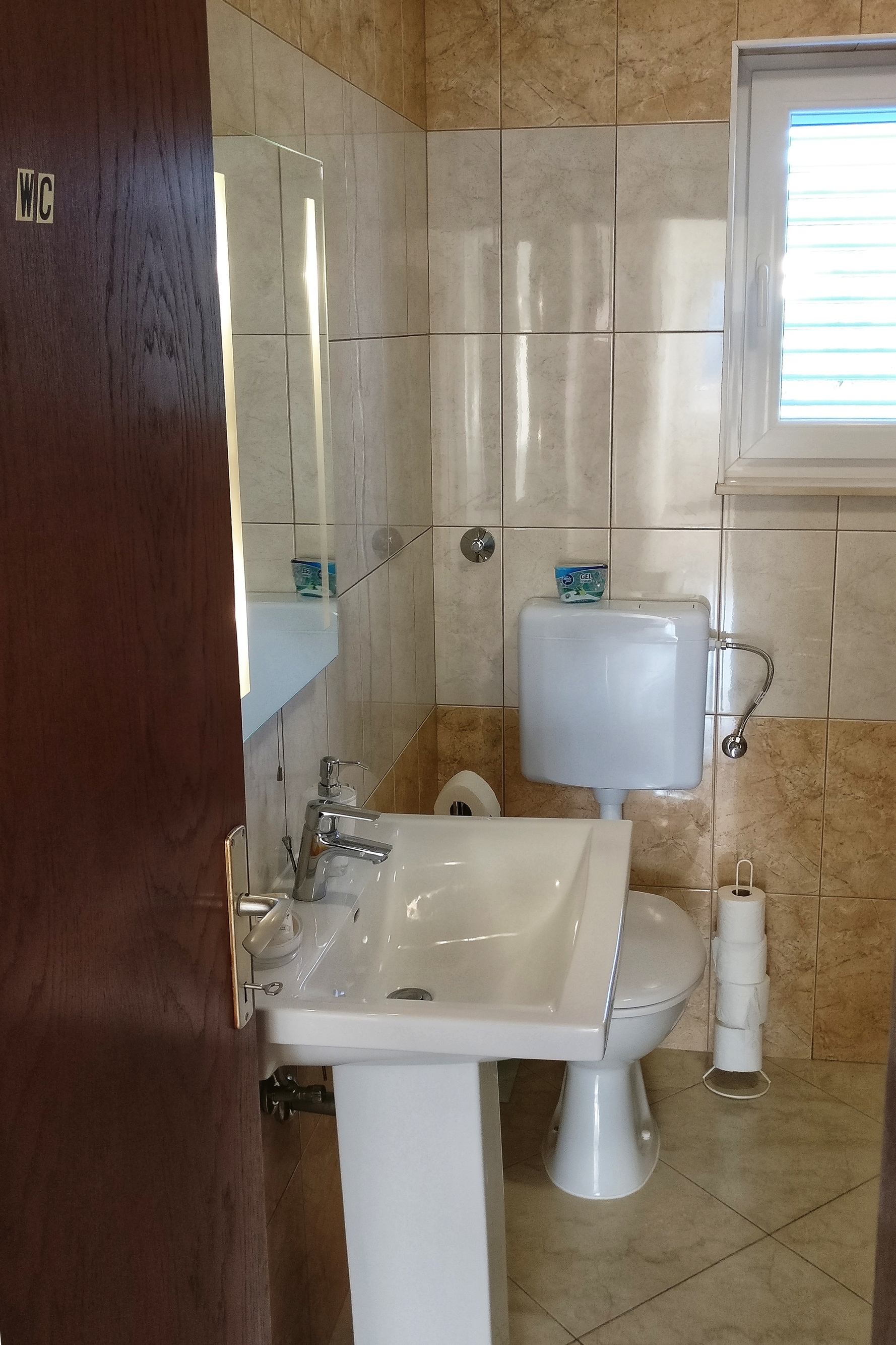 Two bedroom apartment with balcony and sea view Vinišće, Trogir  A-a