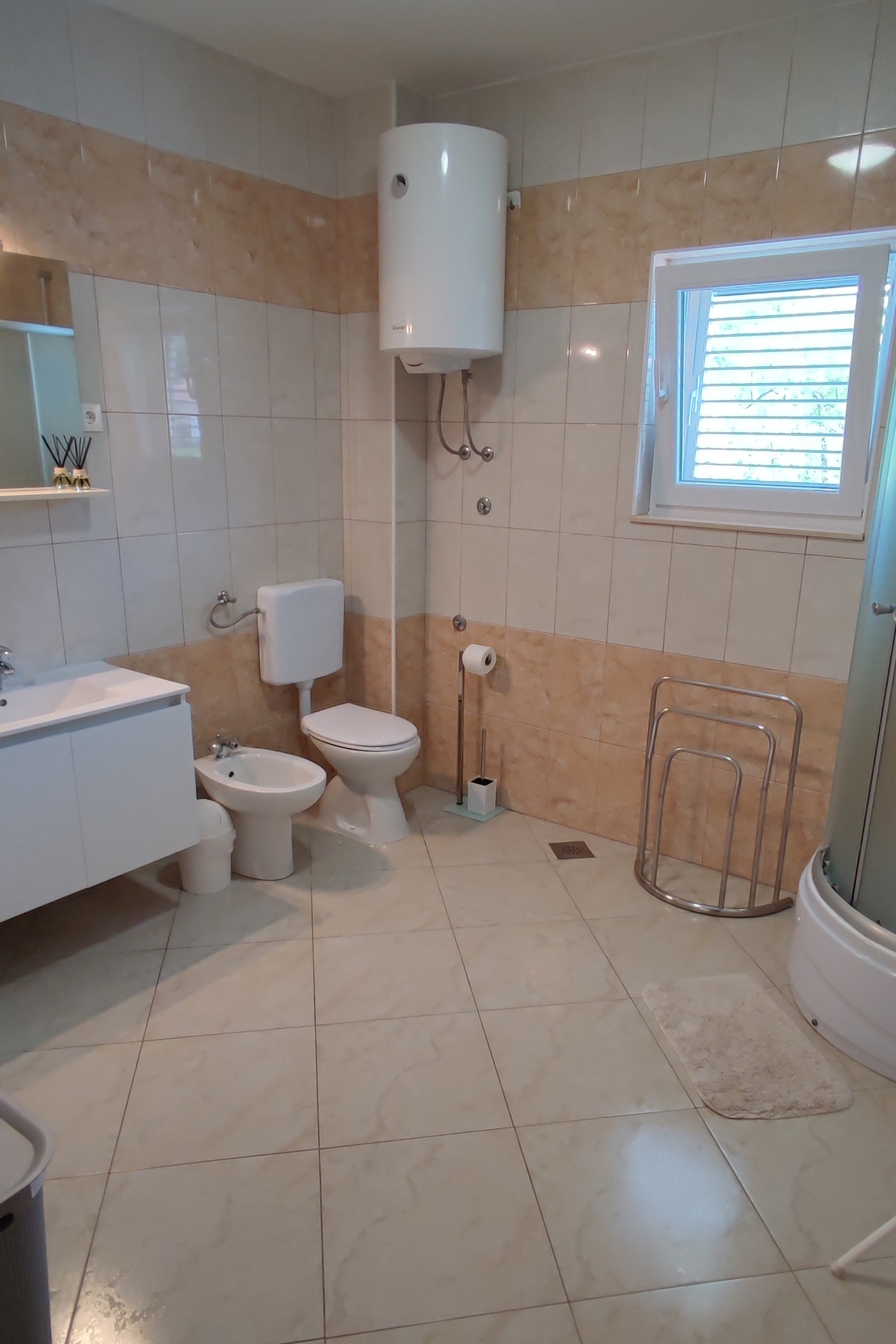 Two bedroom apartment with balcony and sea view Vinišće, Trogir  A-a