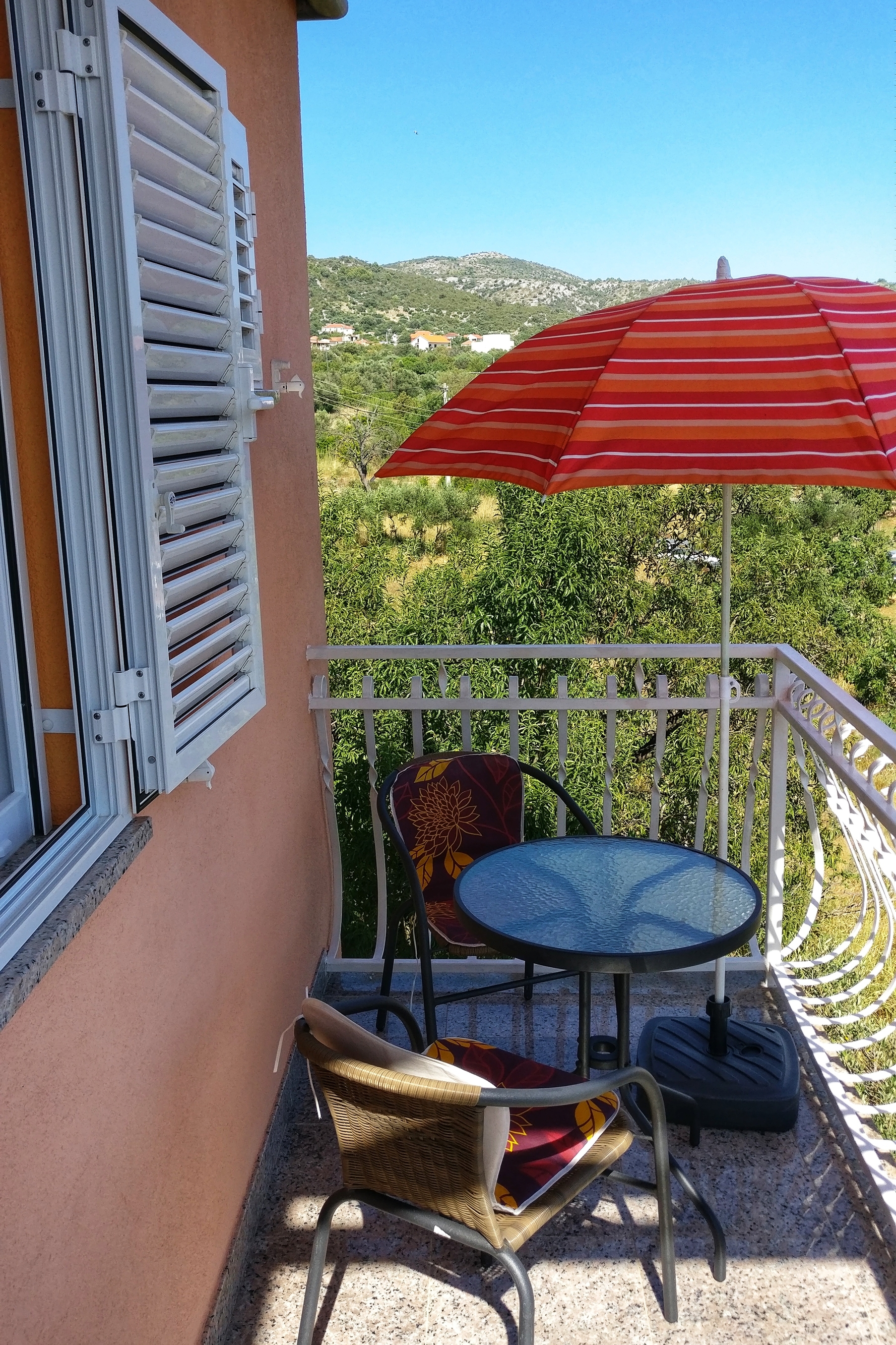Two bedroom apartment with terrace and sea view Vinišće, Trogir  A-b