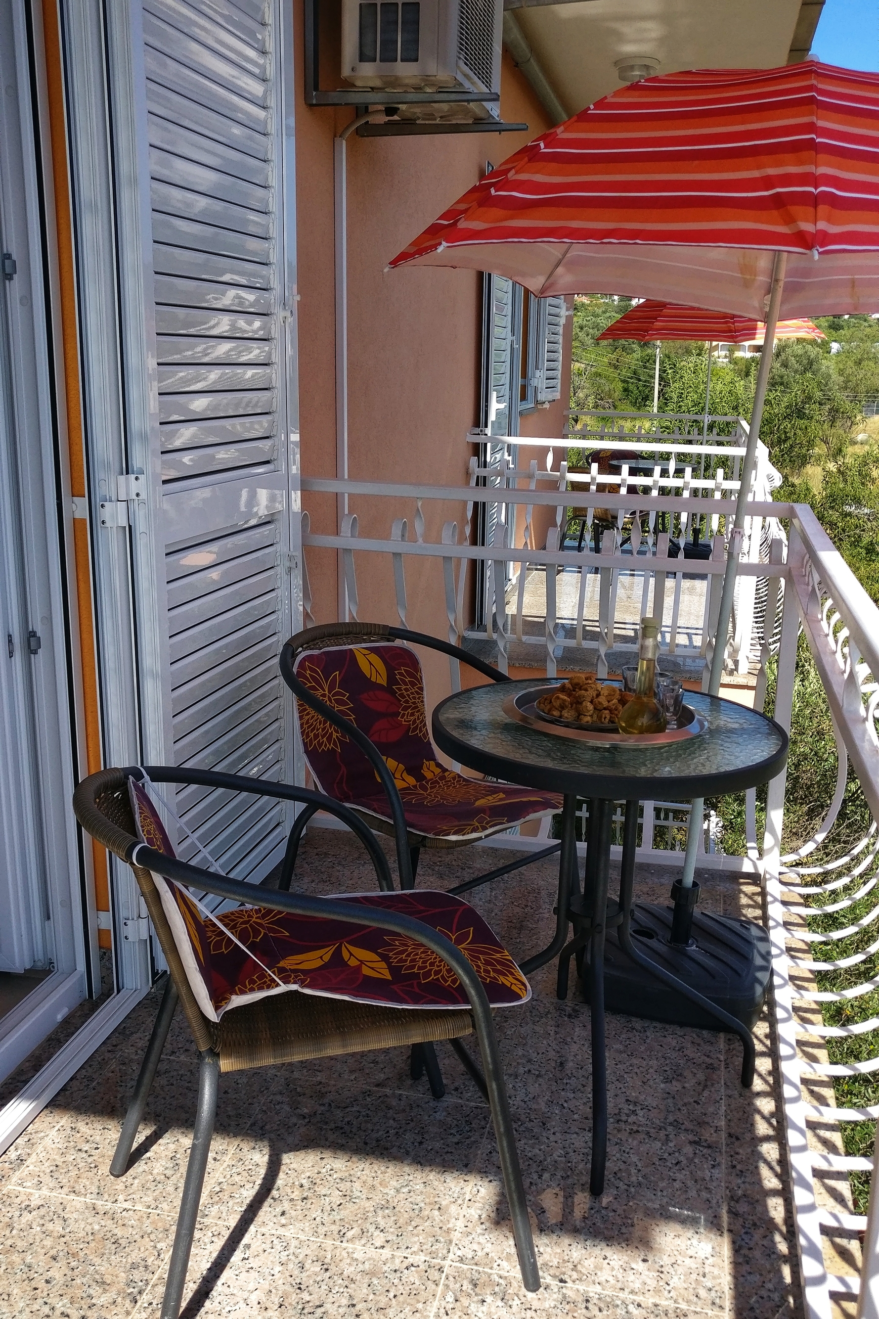 Two bedroom apartment with terrace and sea view Vinišće, Trogir  A-b