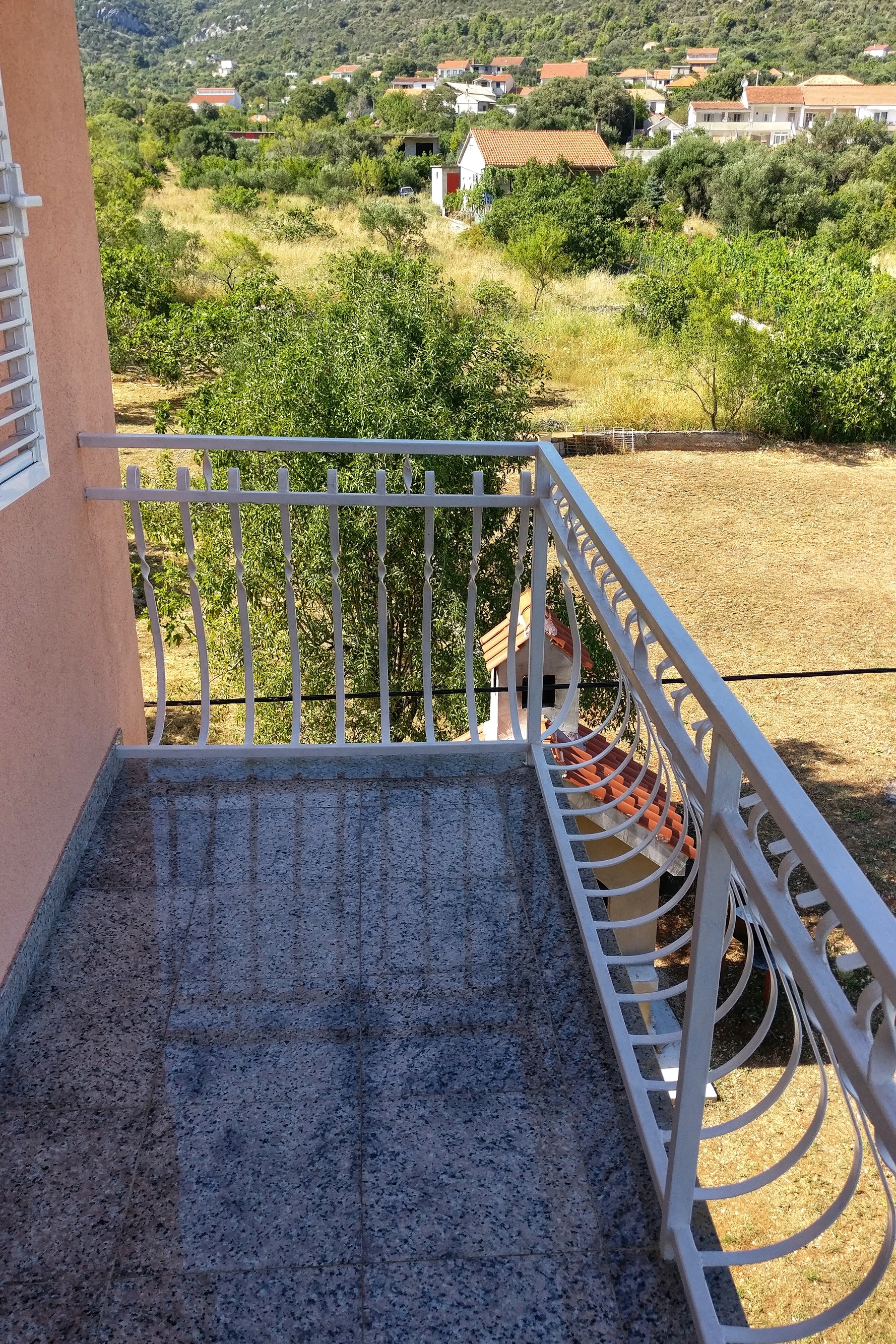 Two bedroom apartment with terrace and sea view Vinišće, Trogir  A-b
