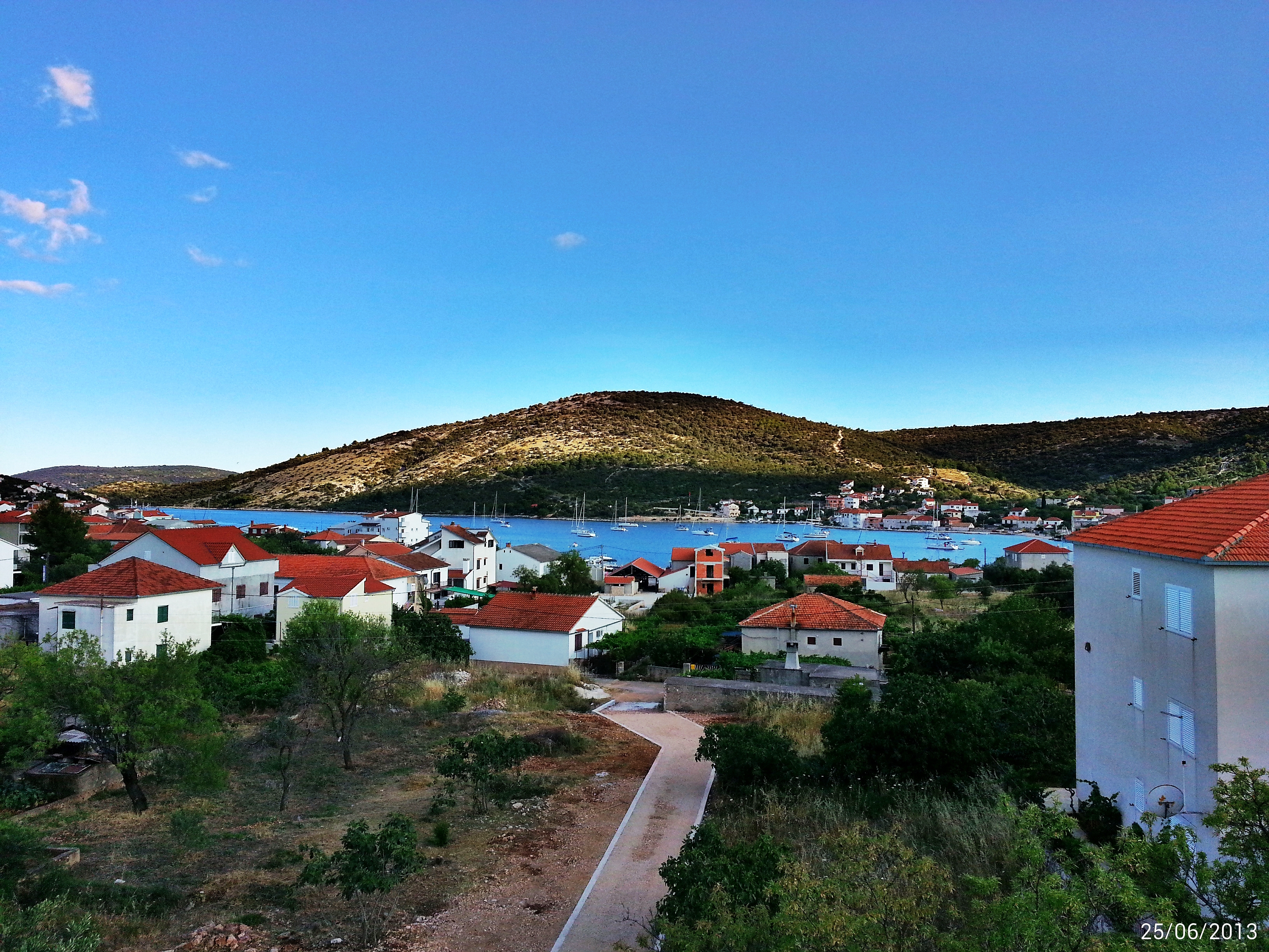 Two bedroom apartment with terrace and sea view Vinišće, Trogir  A-b