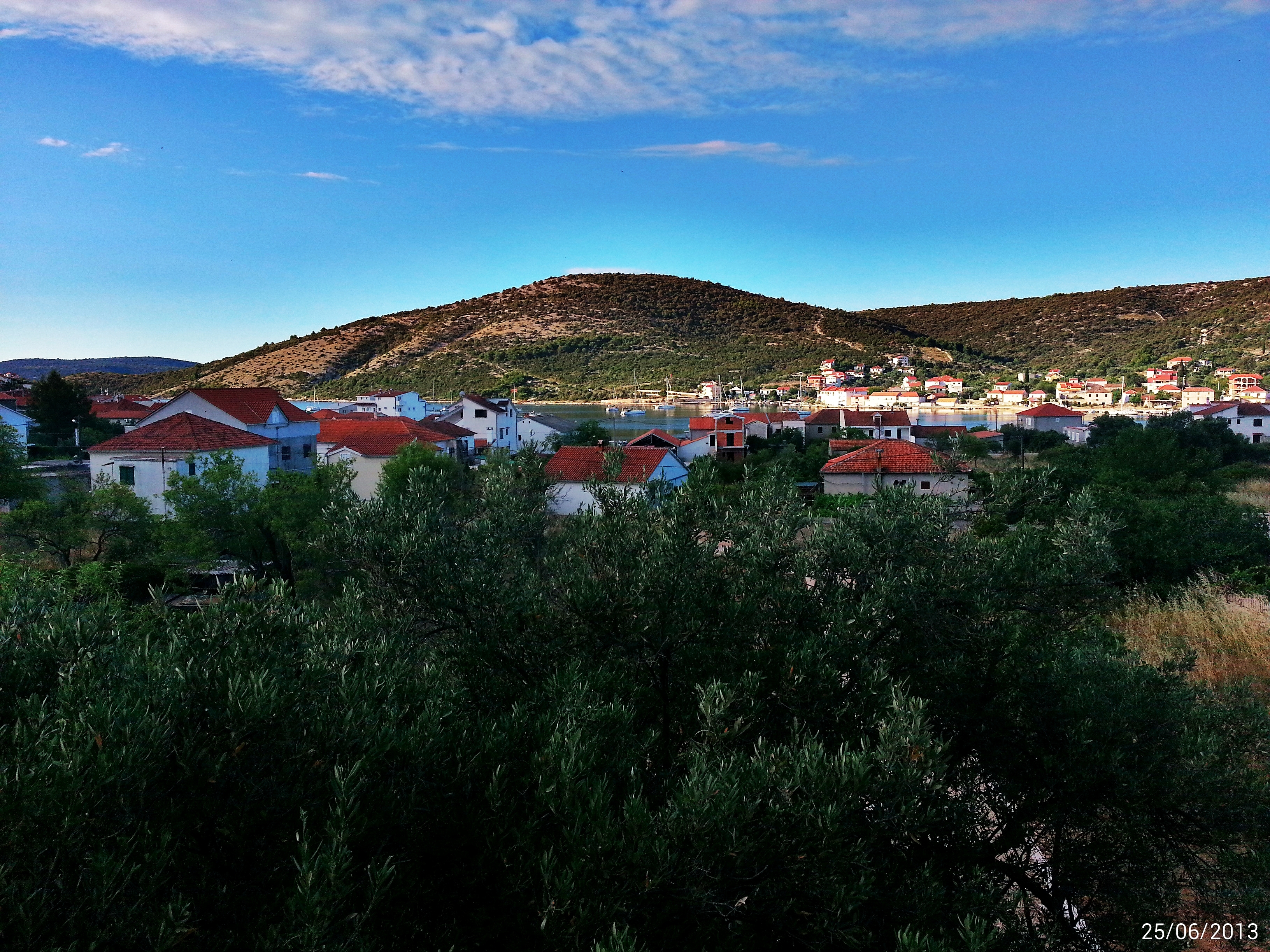 Two bedroom apartment with terrace and sea view Vinišće, Trogir  A-b