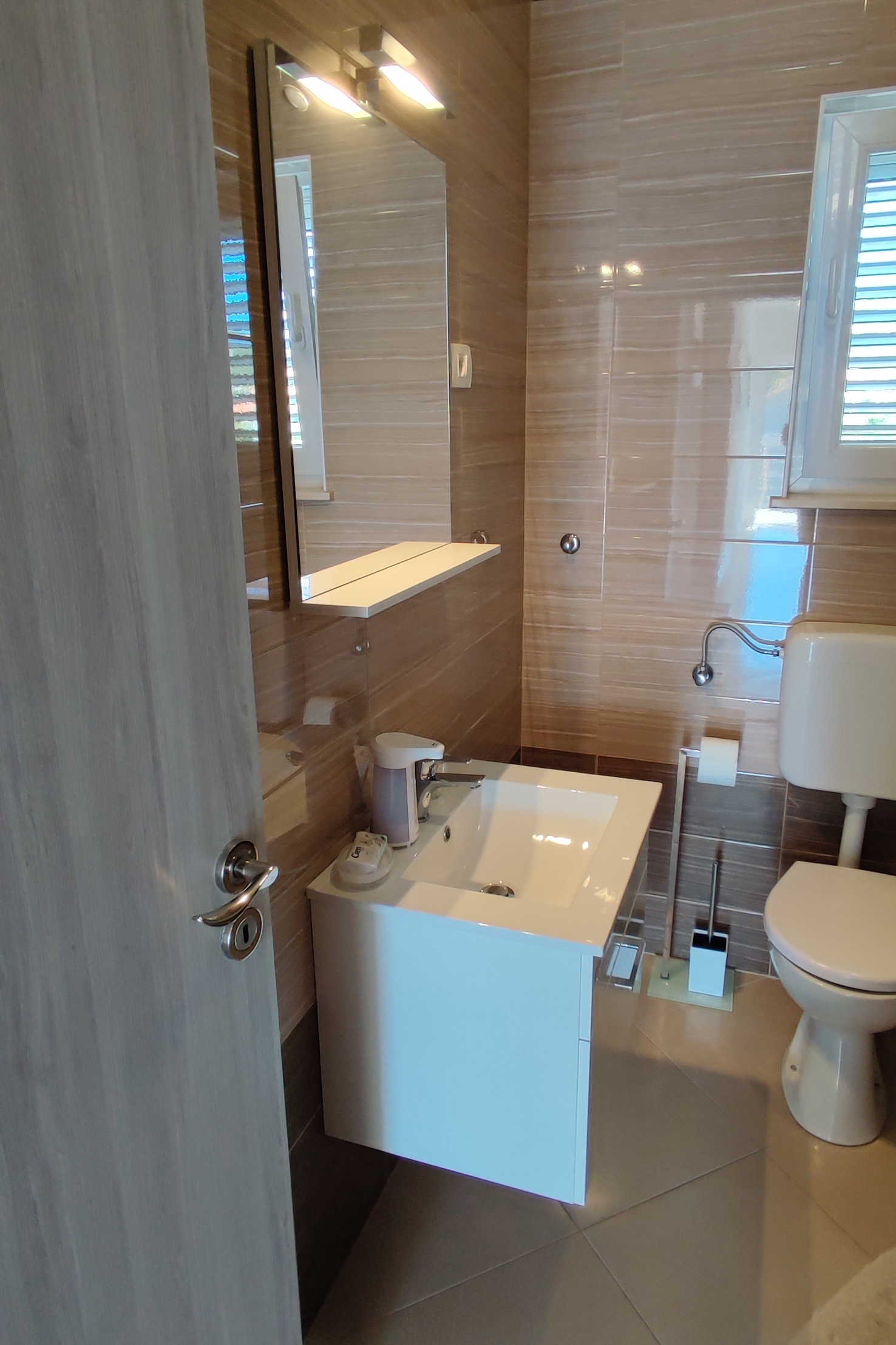 Two bedroom apartment with terrace and sea view Vinišće, Trogir  A-b