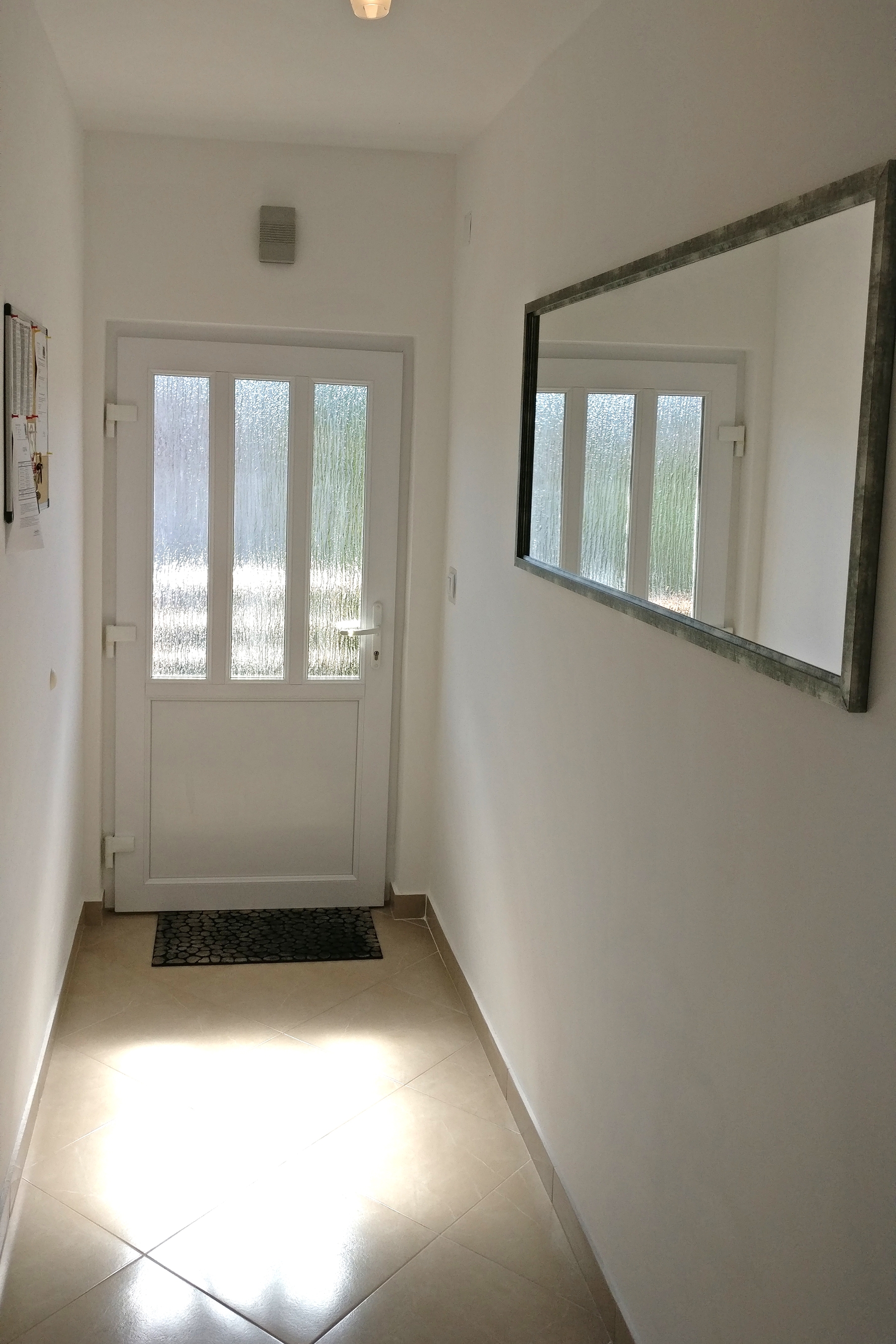 Two bedroom apartment with terrace and sea view Vinišće, Trogir  A-b