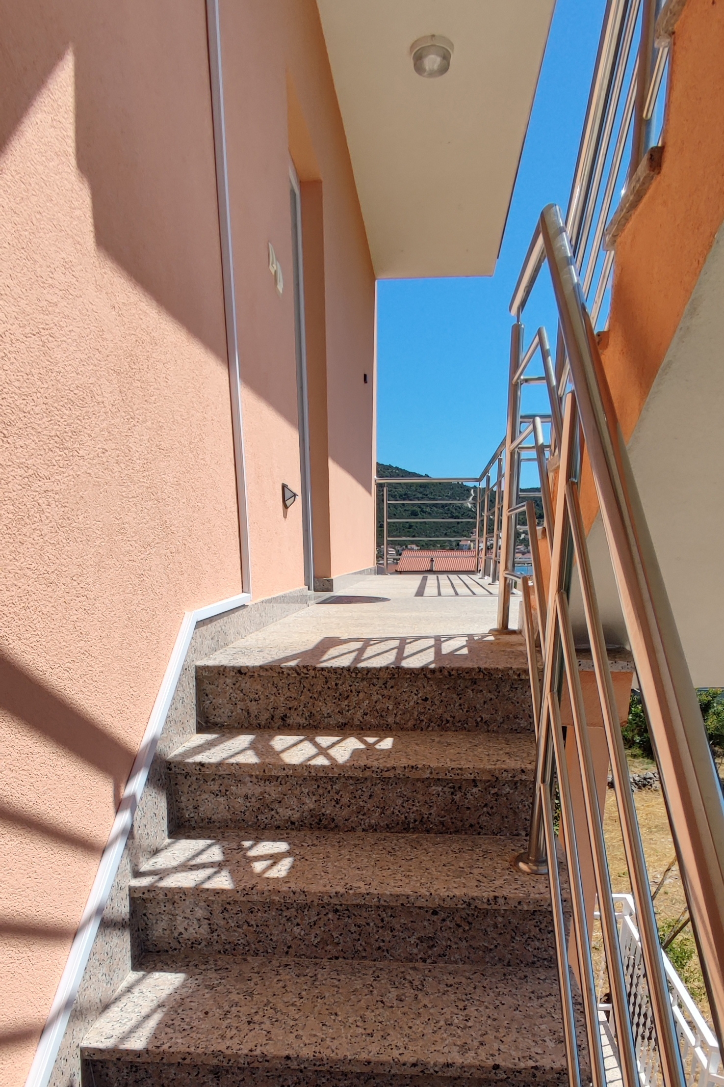 Two bedroom apartment with terrace and sea view Vinišće, Trogir  A-b