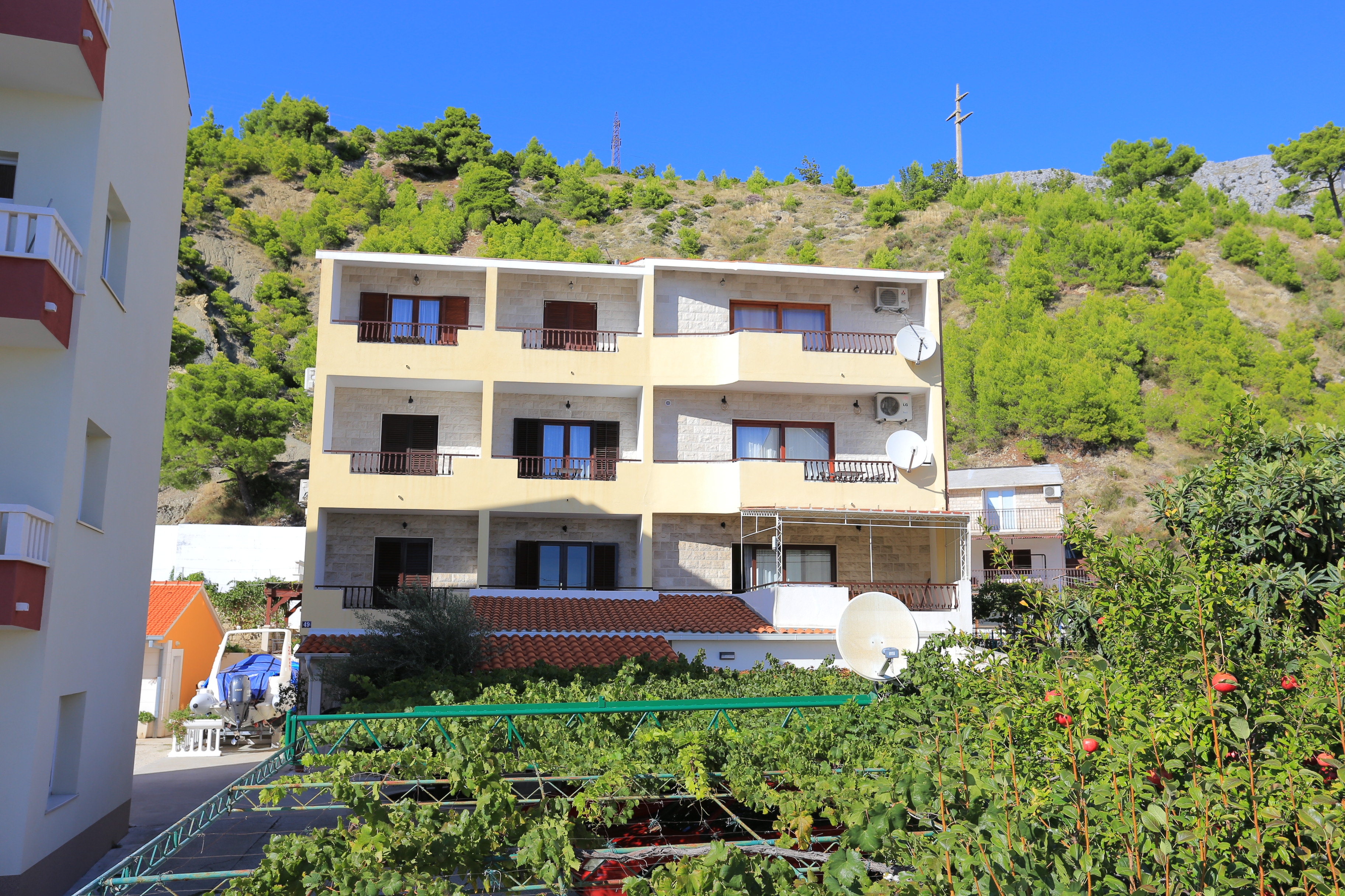 One bedroom apartment with balcony and sea view Duće (Omiš) (A-12687-a) One bedroom apartment with balcony and sea view Duće (Omiš) (A-12687-a)