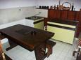 Shared kitchen Jelsa, Shared kitchen in the room, (pet friendly) and WiFi.