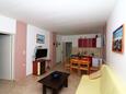 Jezera, Sala de estar in the apartment, air condition available y WiFi.