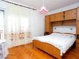 Spavaća soba 1 Seget Vranjica, Spavaća soba 1 u smještaju tipa apartment, WiFi.