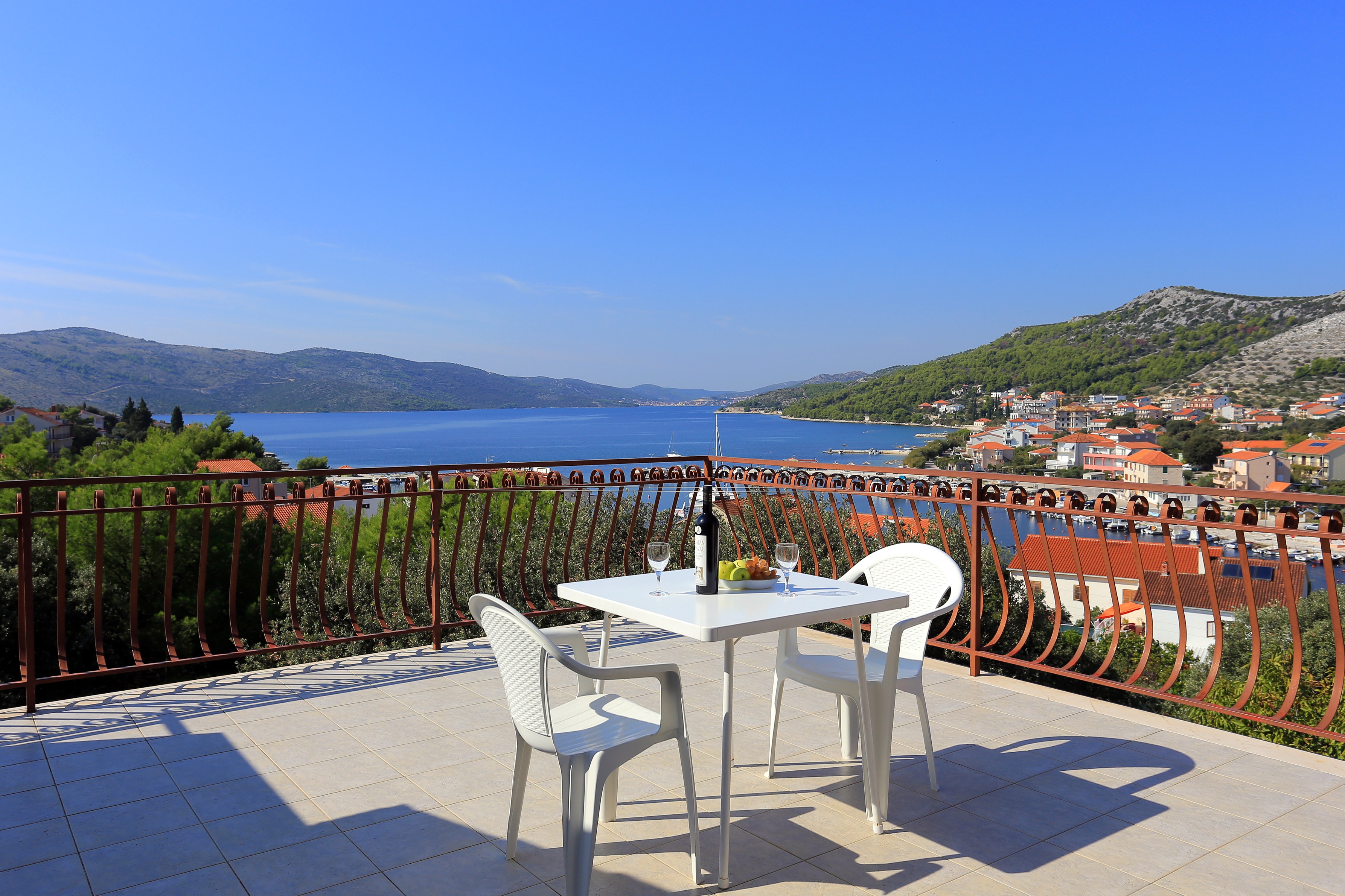 Two bedroom apartment with terrace and sea view Seget Vranjica, Trogir (A-12760-c) Two bedroom apartment with terrace and sea view Seget Vranjica, Trogir (A-12760-c)