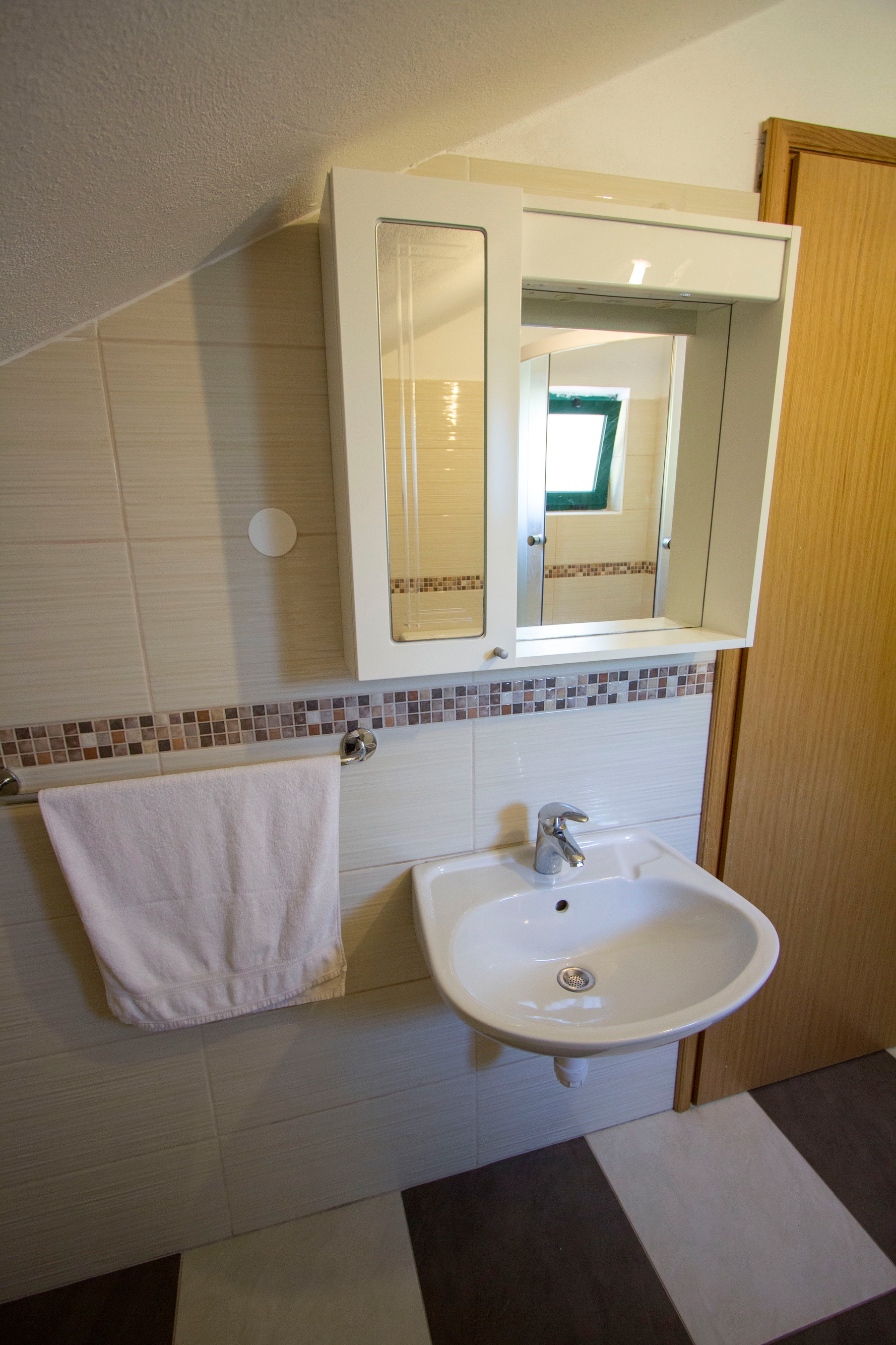 One bedroom apartment near beach Cove Rapak, Hvar  A-d
