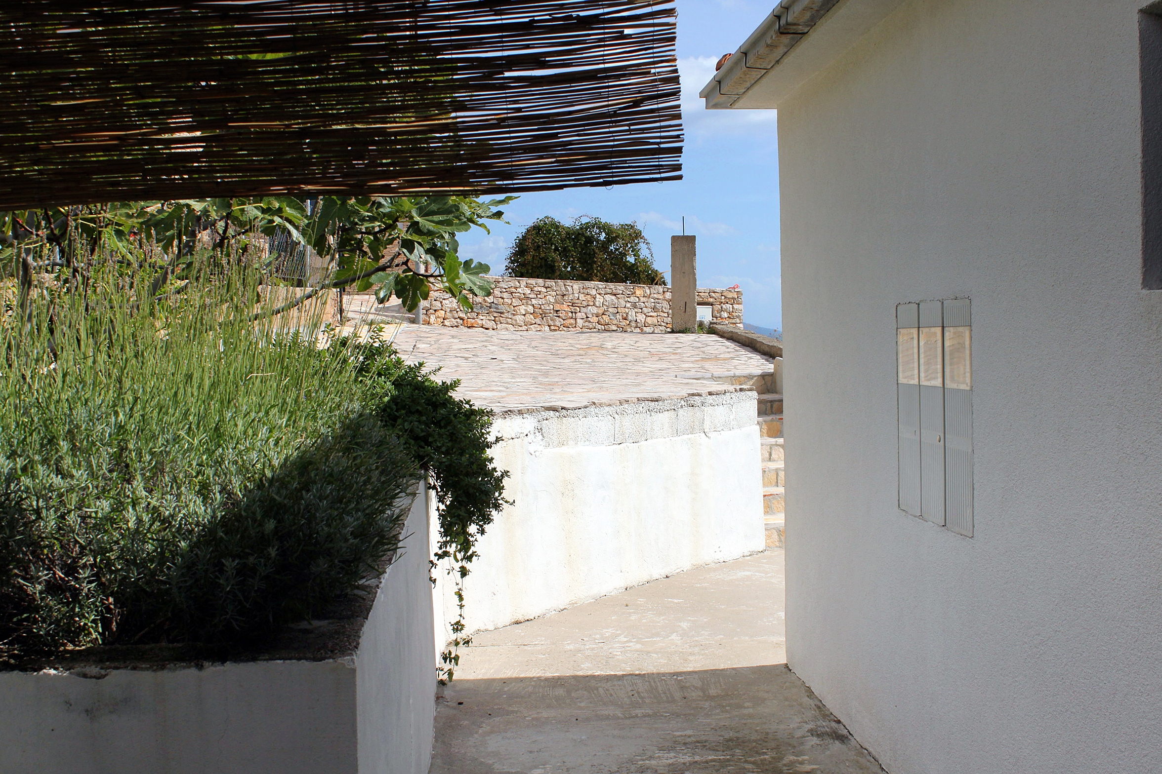 One bedroom apartment with terrace and sea view Zavala, Hvar  A-b