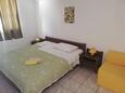 Zavala, Bedroom in the apartment, (pet friendly) and WiFi.