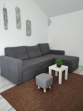 Zavala, Living room in the apartment, air condition available, (pet friendly) and WiFi.