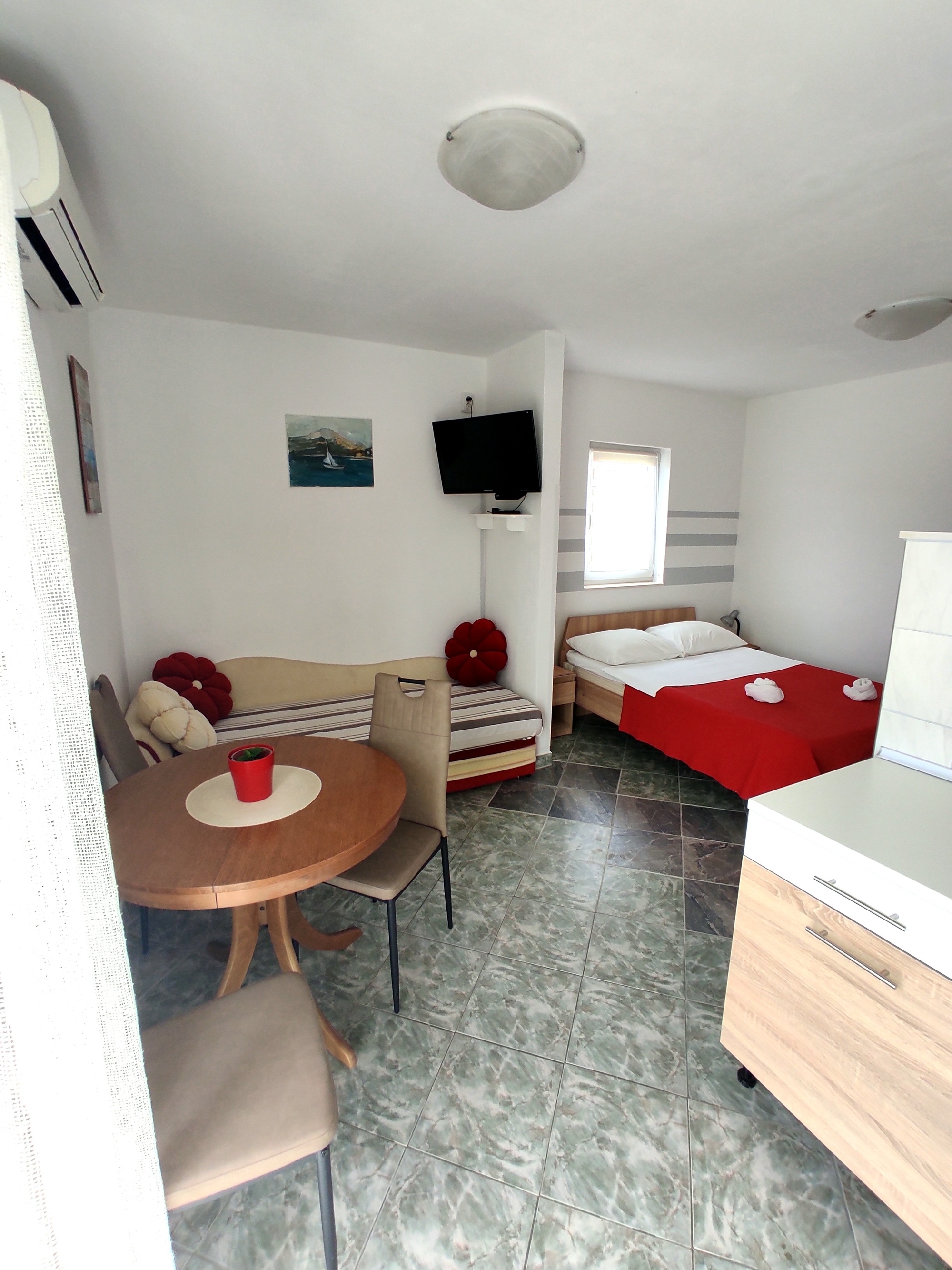 Studio flat with balcony and sea view Slatine, Čiovo (AS-12811-a)