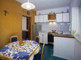 Podgora, Dining room in the apartment, (pet friendly) and WiFi.