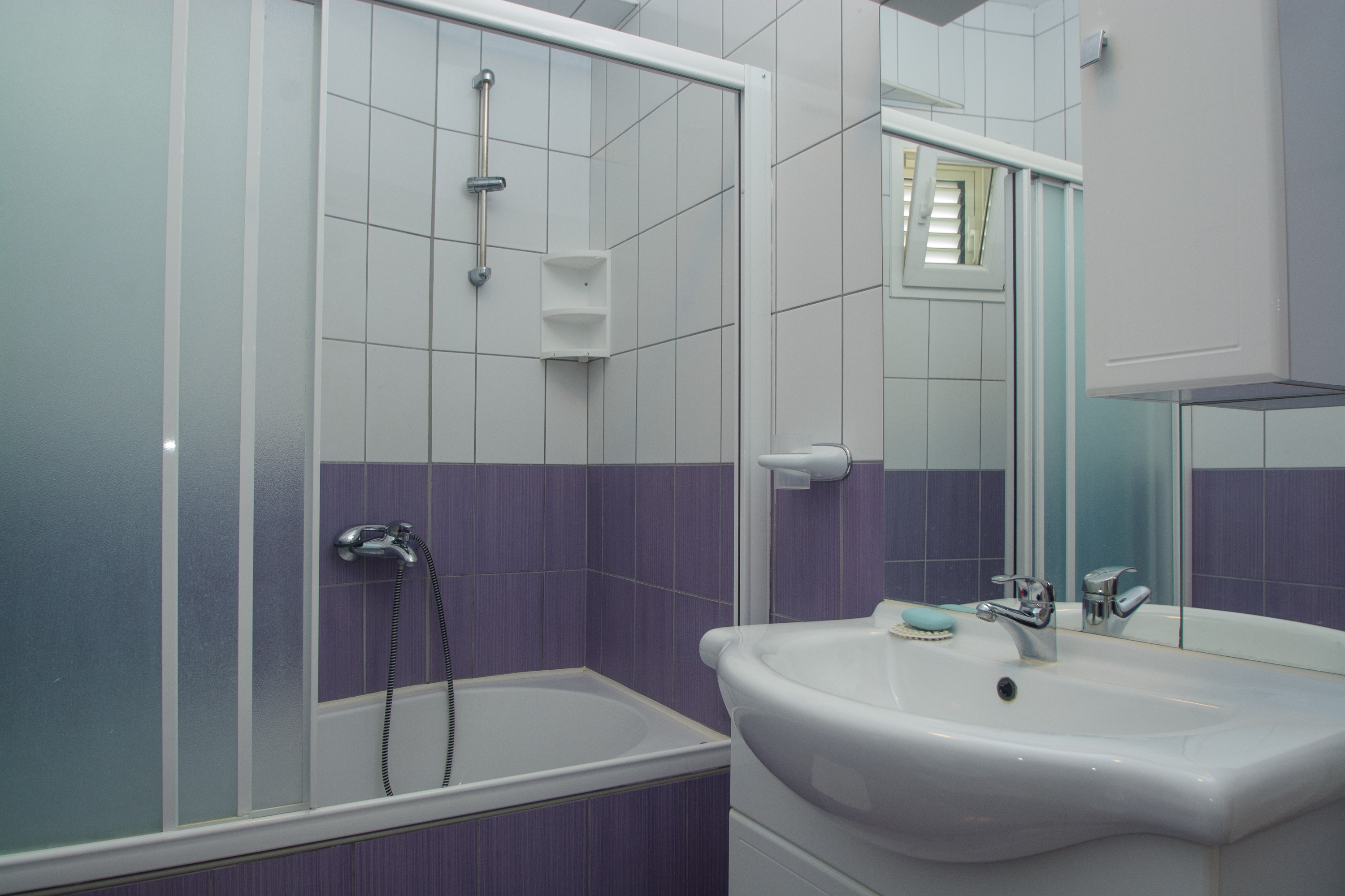 One bedroom apartment with terrace and sea view Rogoznica  A-b