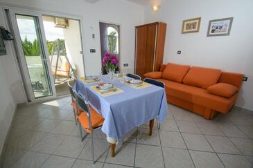 Rogoznica, Sala da pranzo nell'alloggi del tipo apartment, condizionatore disponibile e WiFi.