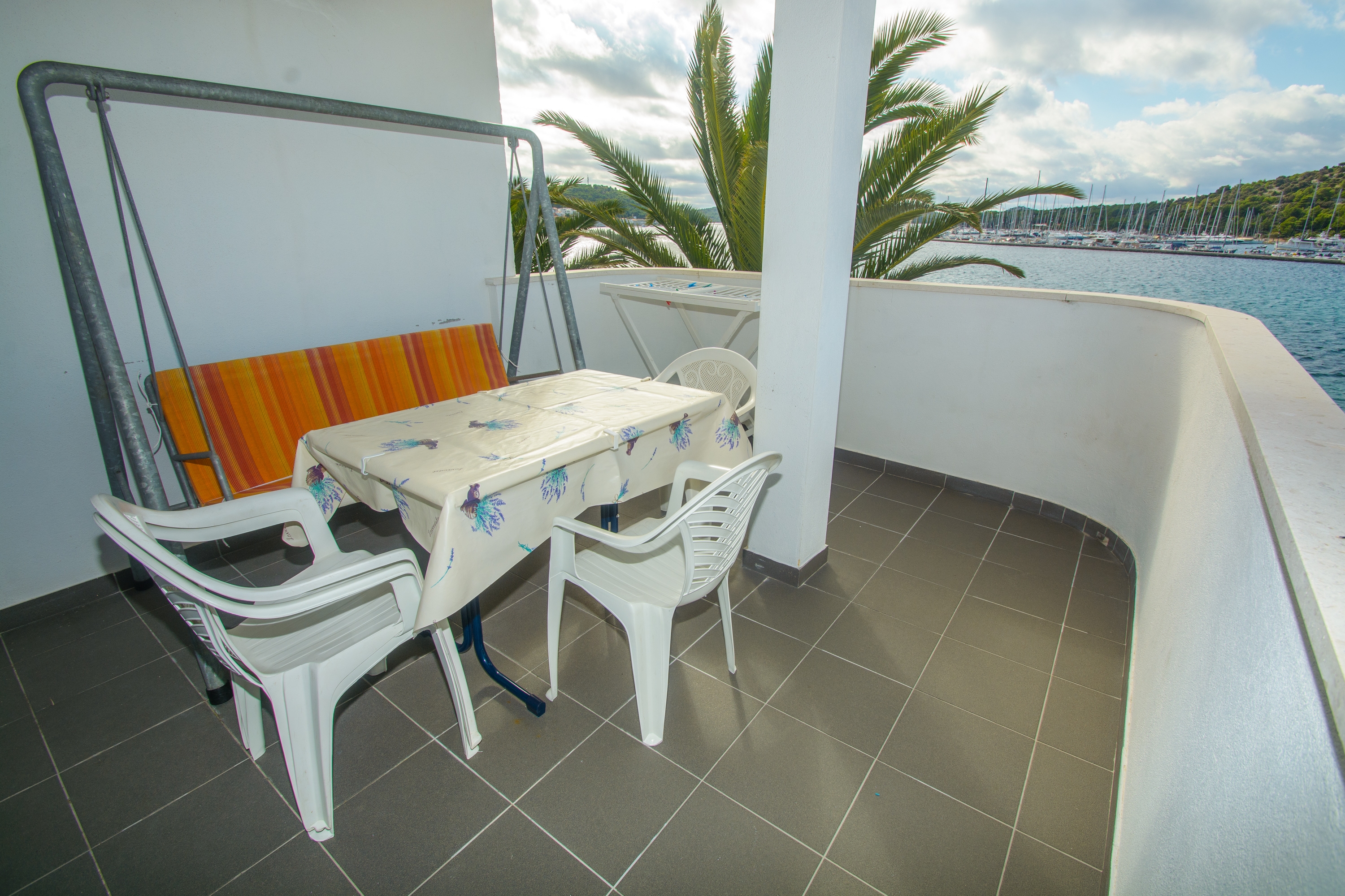 One bedroom apartment with terrace and sea view Rogoznica  A-c