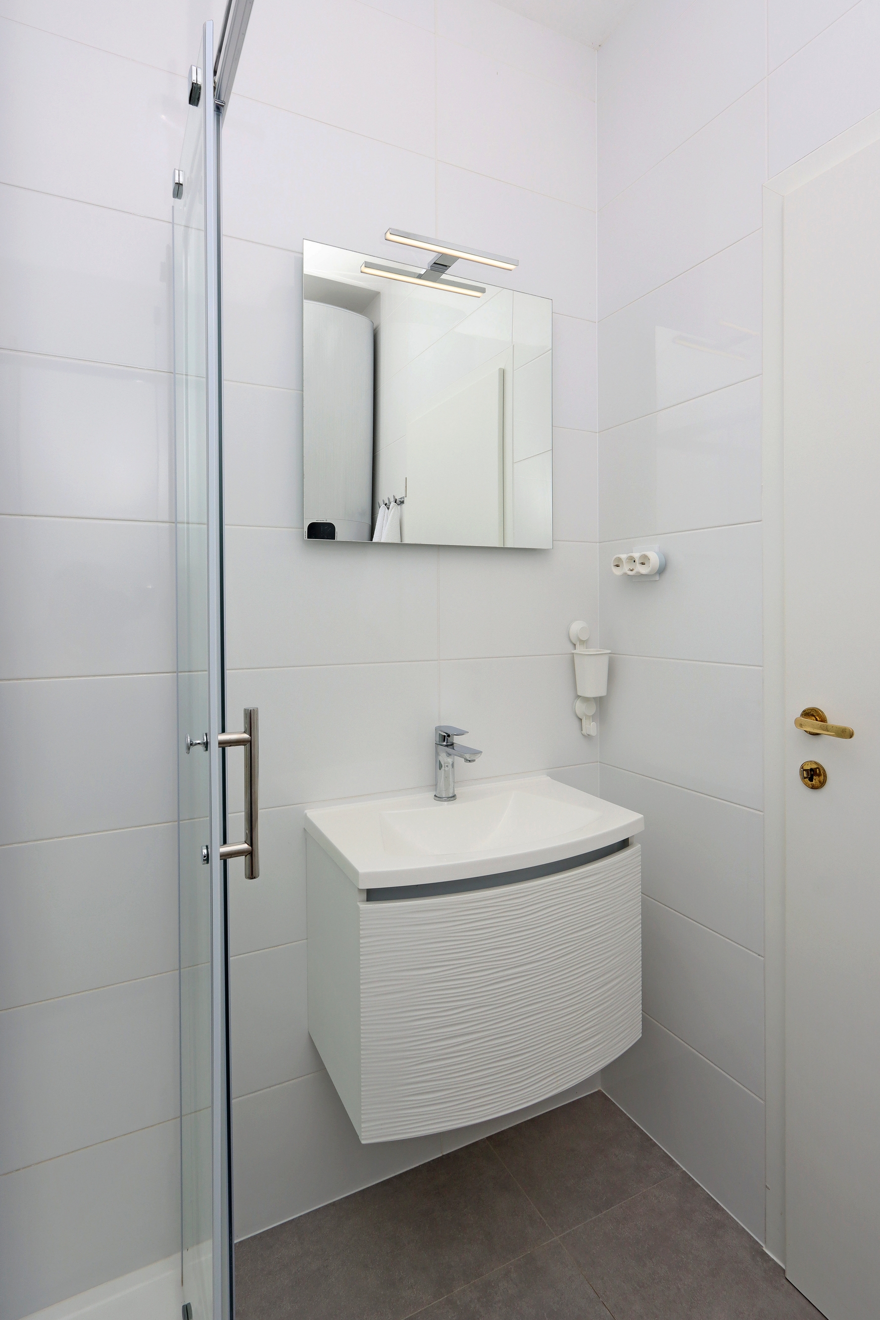 Two bedroom apartment with terrace and sea view Banjol, Rab  A-a
