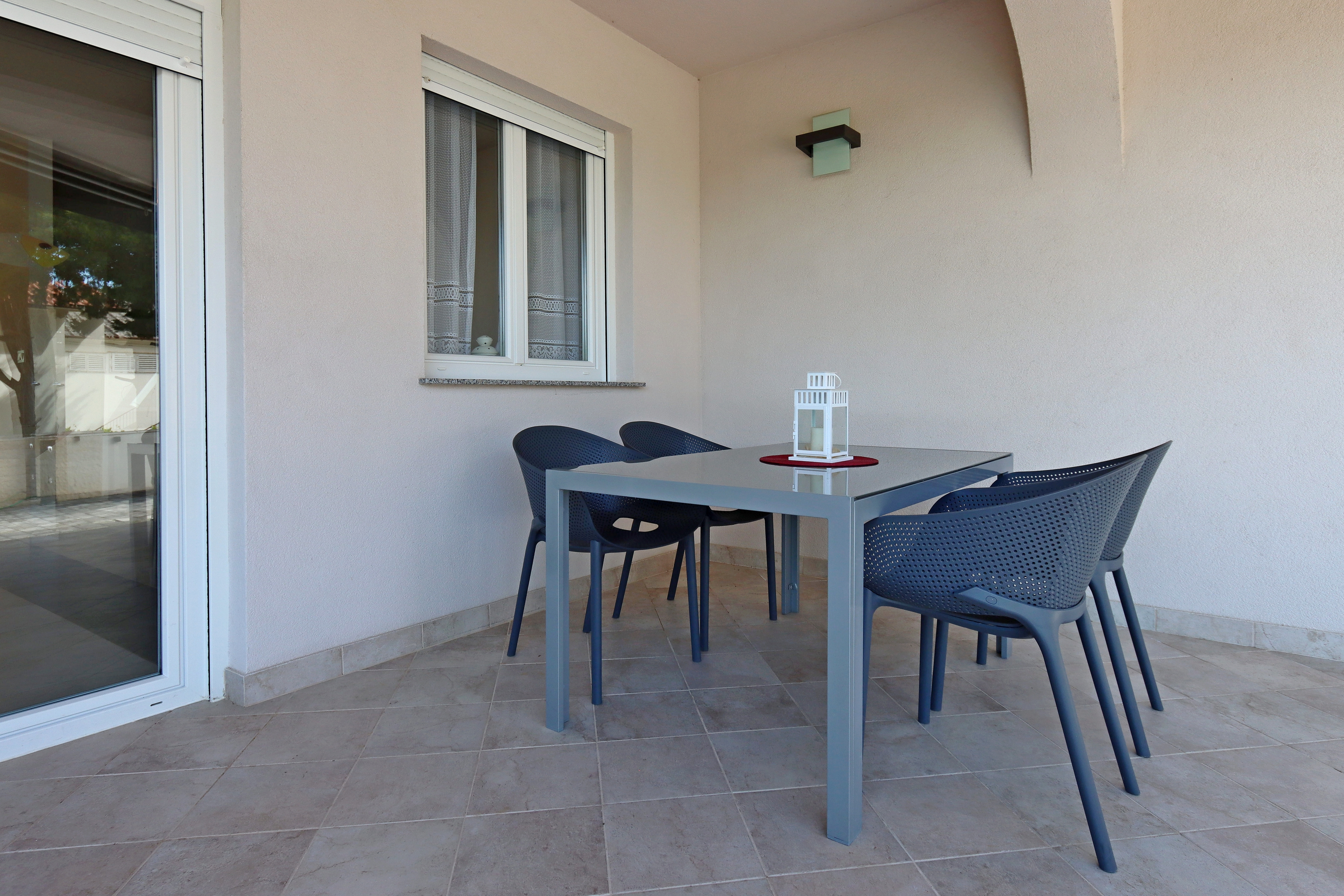 Two bedroom apartment with terrace Banjol, Rab (A-12838-a)