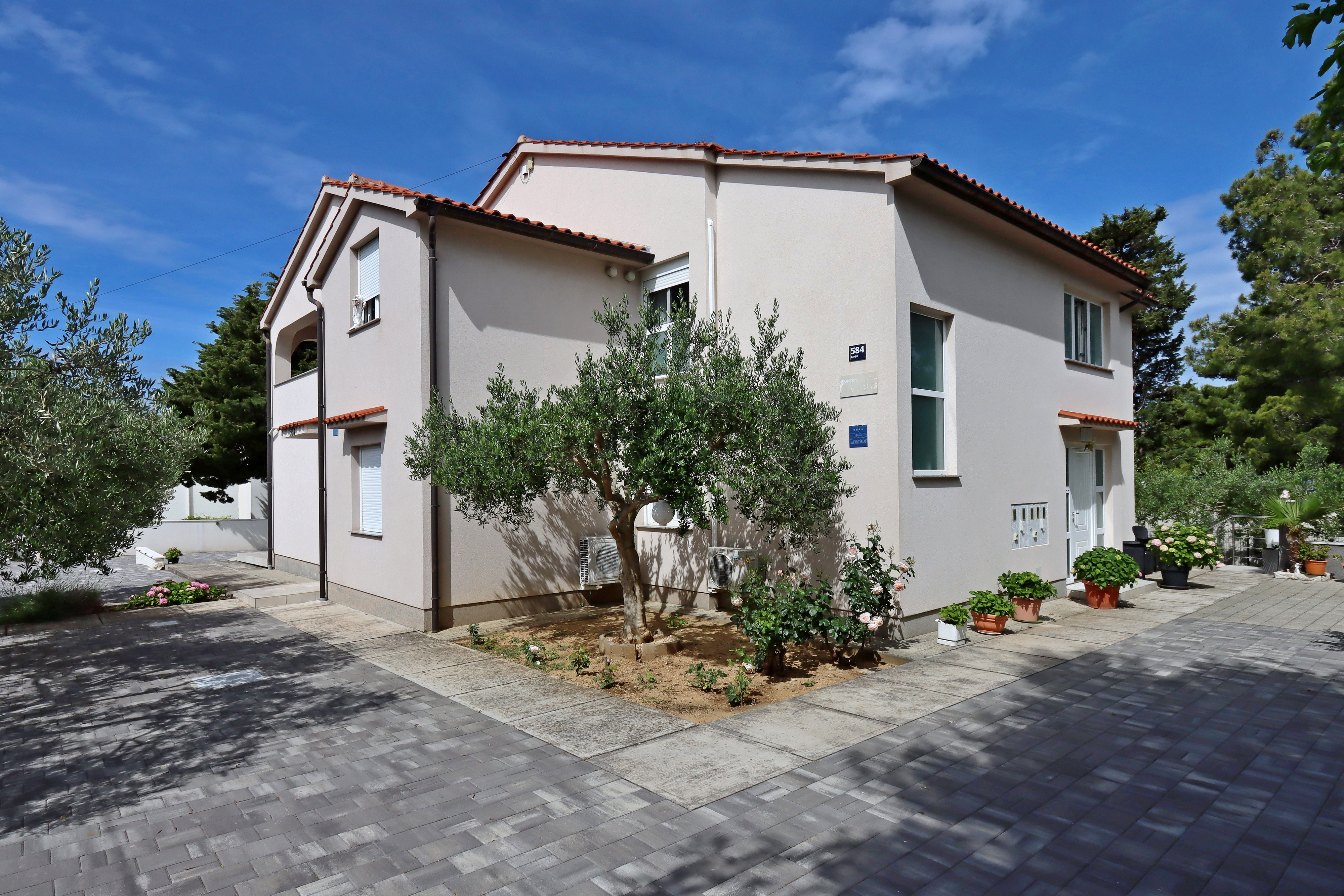 Dvosobni apartma S teraso Banjol, Rab  A-b