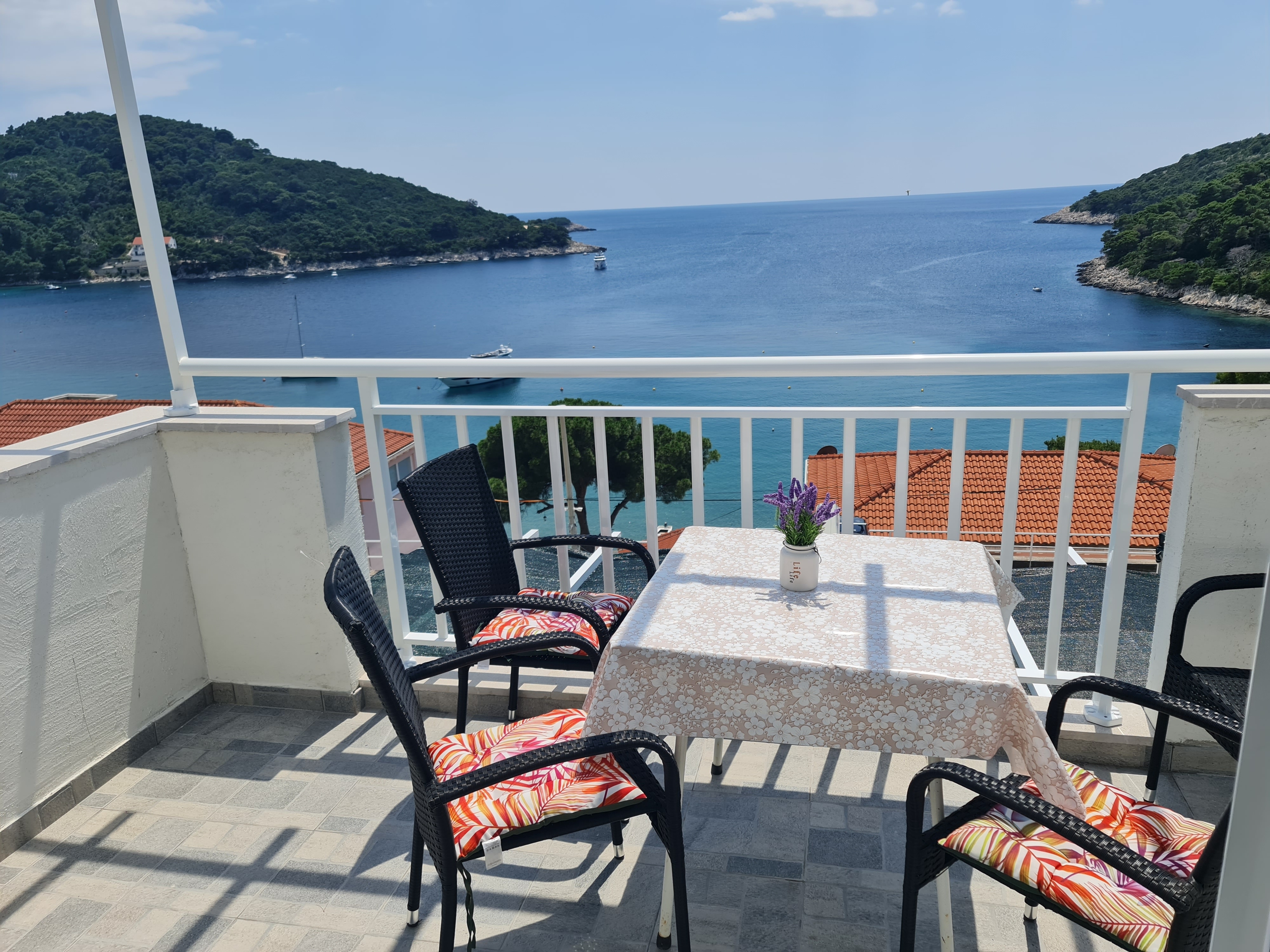 One bedroom apartment with balcony and sea view Cove Saplunara, Mljet (A-12849-d)