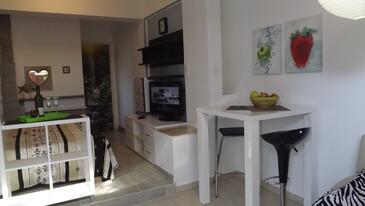 Zadar - Diklo, Comedor in the studio-apartment, WiFi.