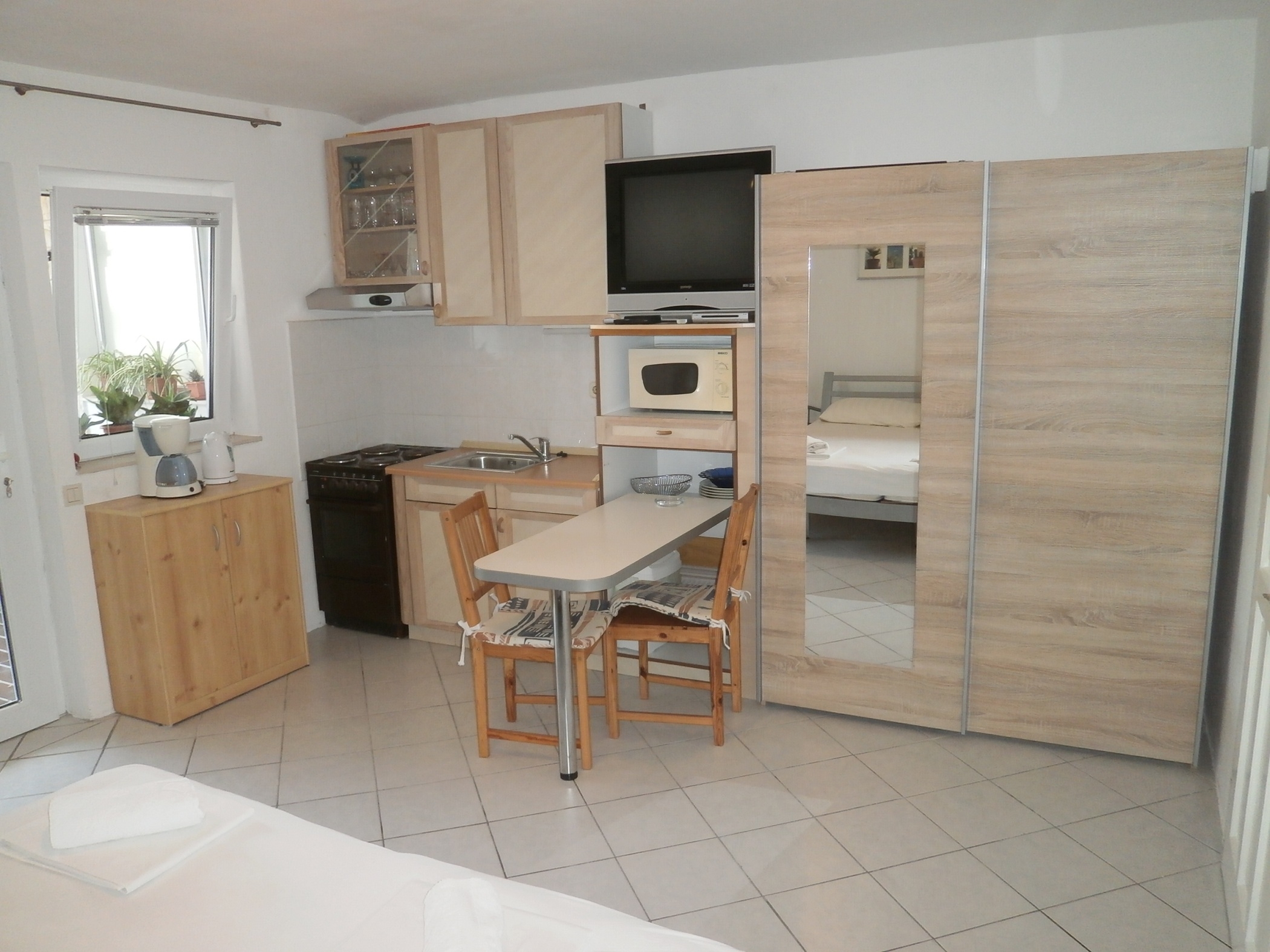 Studio flat with terrace Nin, Zadar (AS-12864-a)