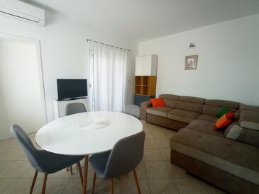 Bilo, Living room in the apartment, air condition available and WiFi.