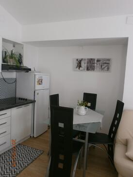 Samobor, Sala da pranzo nell'alloggi del tipo studio-apartment, animali domestici ammessi e WiFi.