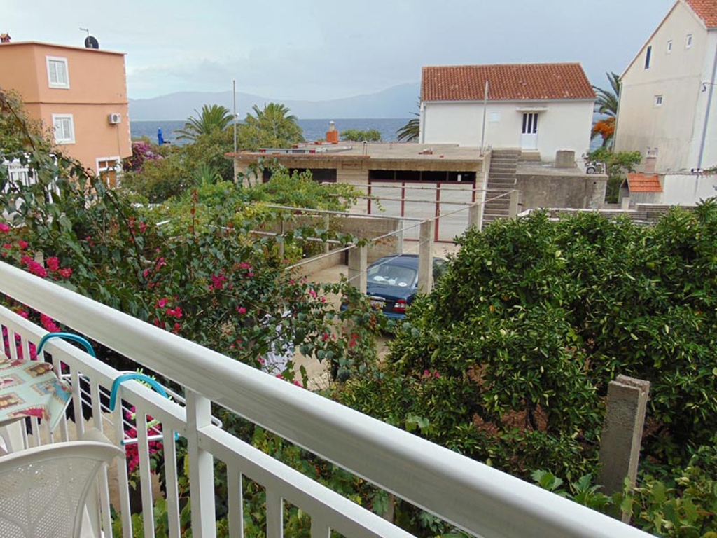 Three bedroom apartment with balcony and sea view Sućuraj, Hvar  A-a