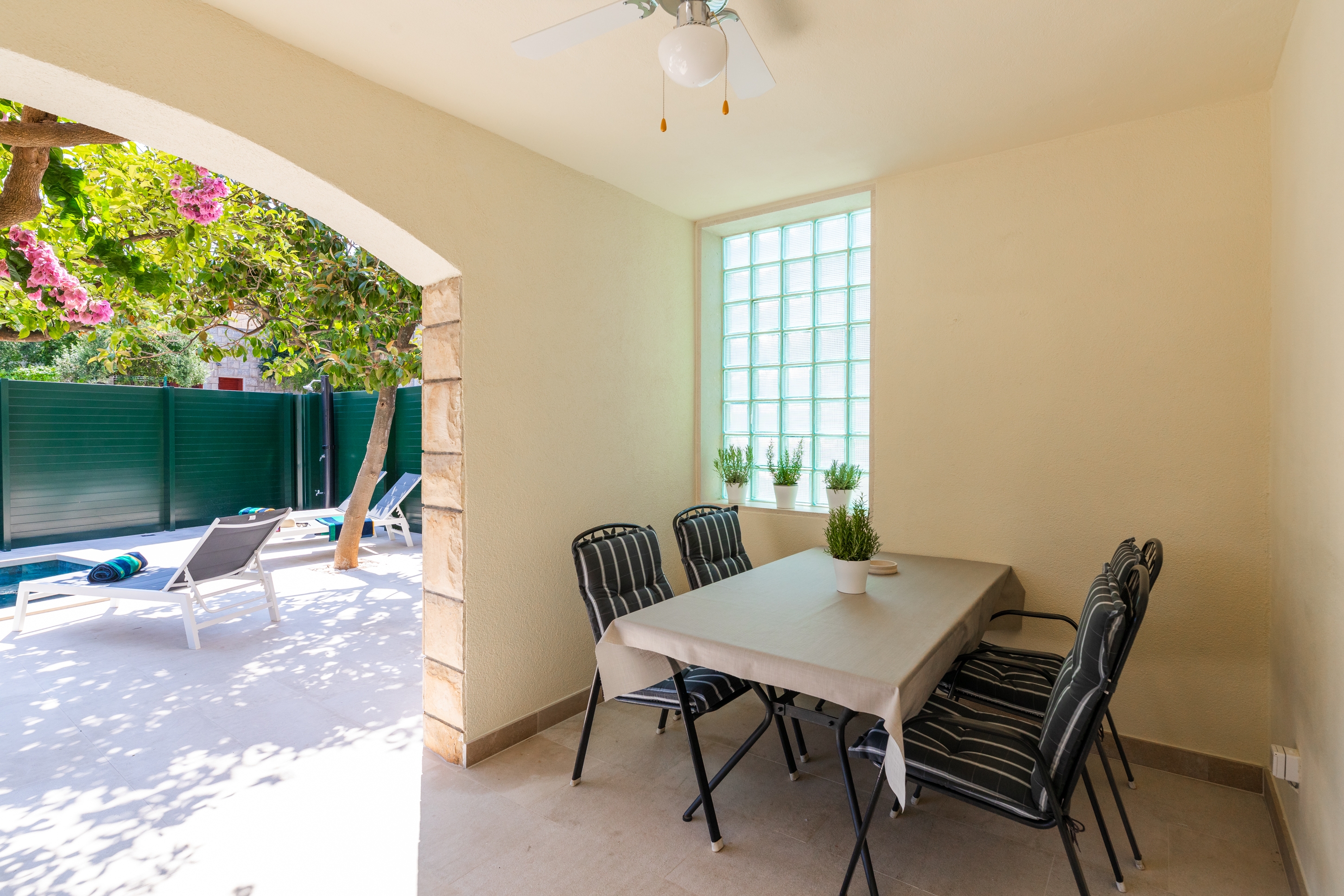 Two bedroom apartment with terrace Supetar, Brač  A-a