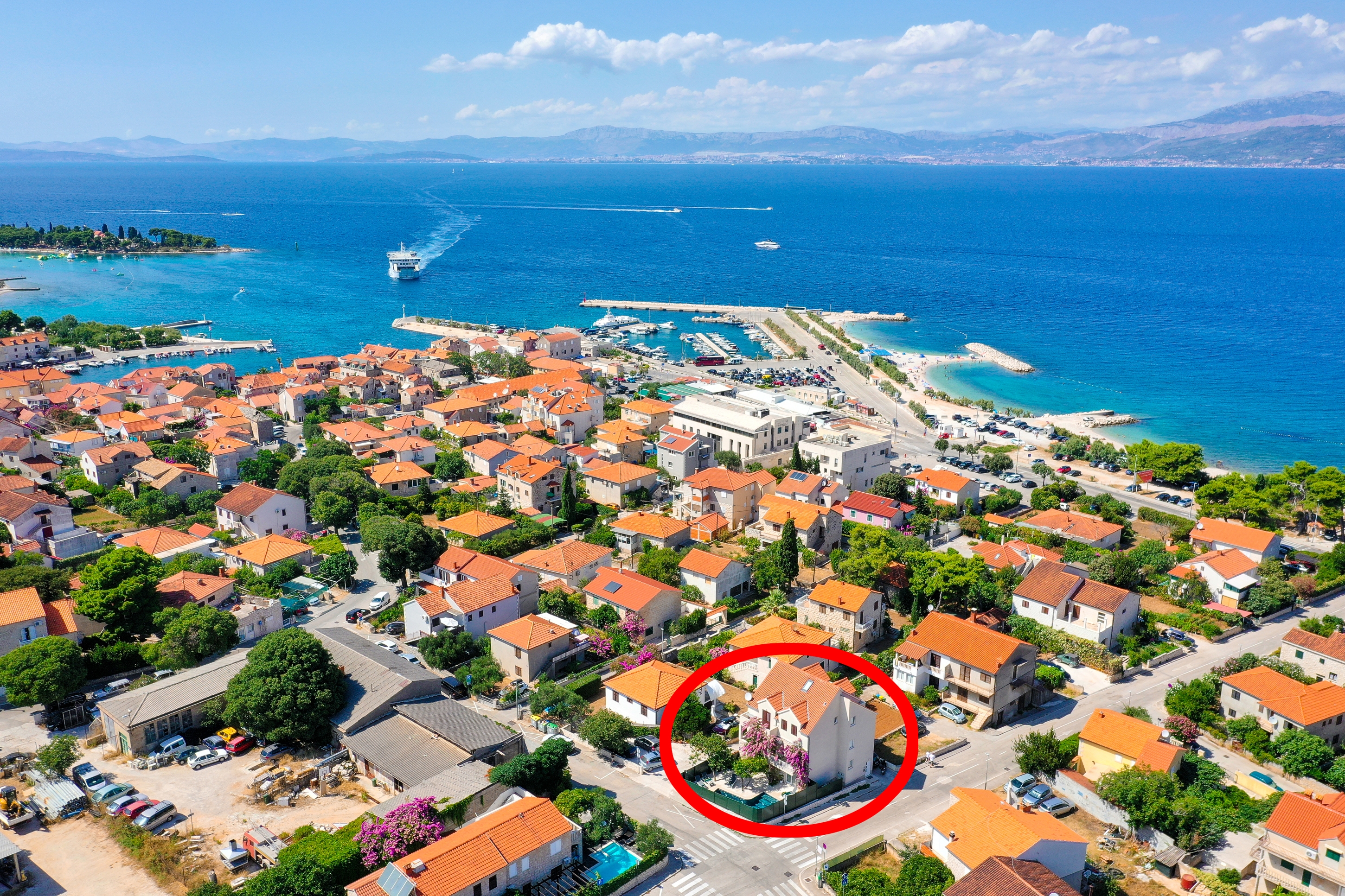 Two bedroom apartment with terrace Supetar, Brač (A-12893-a)