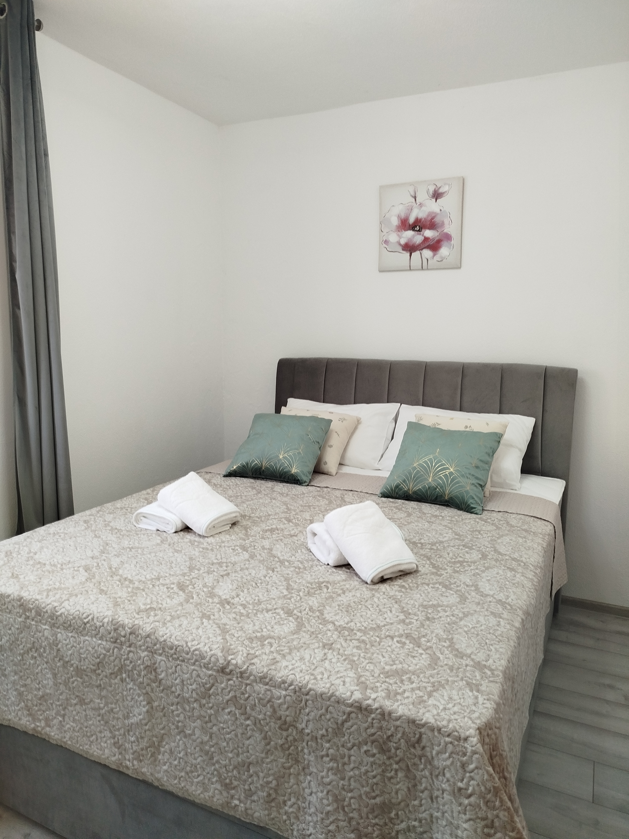 One bedroom apartment with terrace and sea view Lokva Rogoznica, Omiš (A-12906-a)