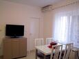 Obývací pokoj Baška Voda, Obývací pokoj v ubytování typu apartment, s klimatizací, domácí mazlíčci povoleni a WiFi.