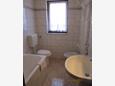 Salle de bain Jadranovo, Salle de bain dans l’hébergement en type apartment, WiFi.
