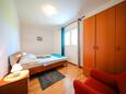 Спальня 1 Privlaka, Спальня 1 в размещении типа apartment, WiFi.