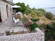 Ivan Dolac, Terrasse 1 dans l’hébergement en type house, avec la vue sur la mer et WiFi.