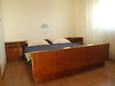 Ložnice 1 Mandre, Ložnice 1 v ubytování typu apartment, domácí mazlíčci povoleni a WiFi.