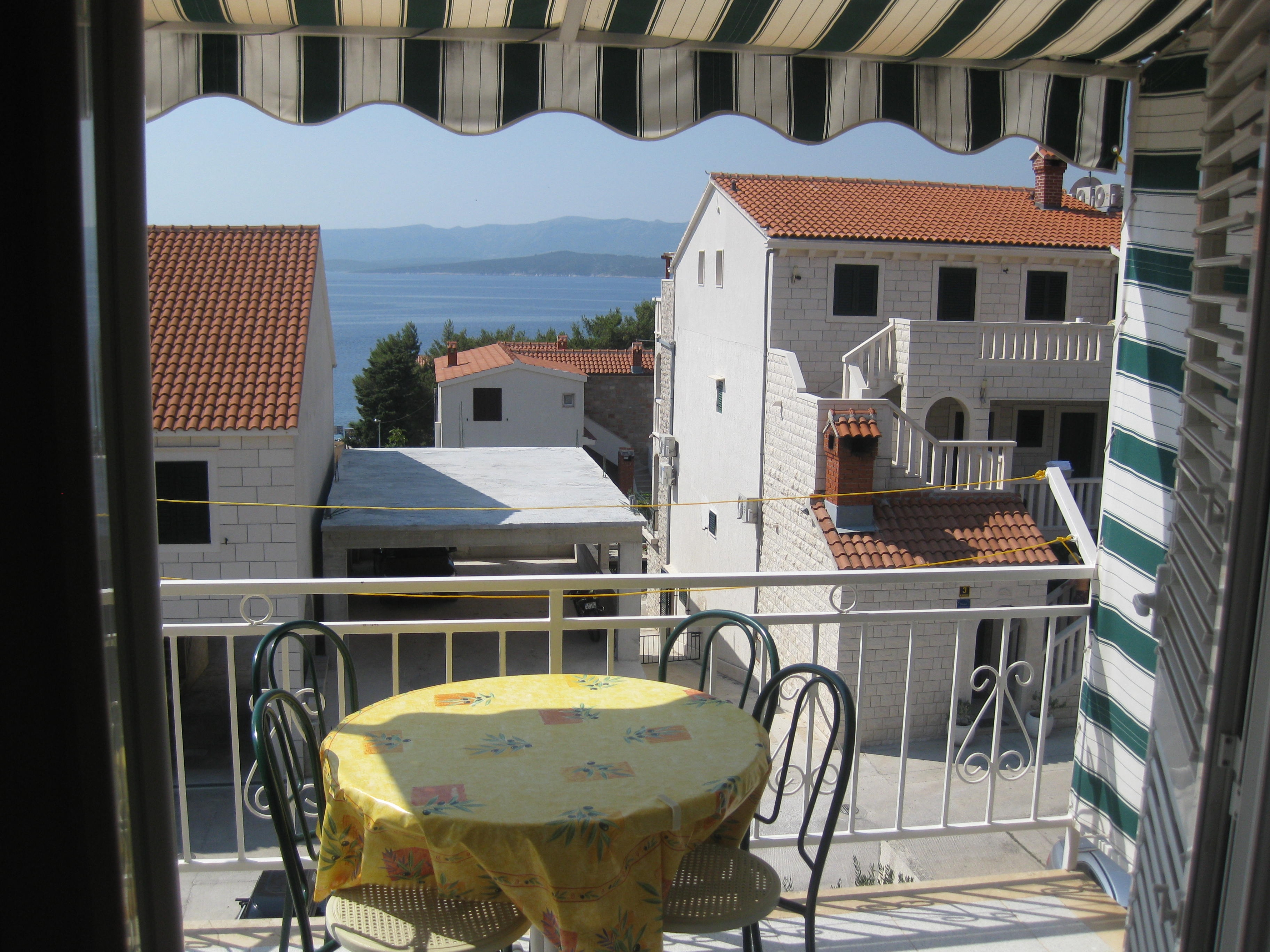 One bedroom apartment with balcony and sea view Bol, Brač (A-12980-b)