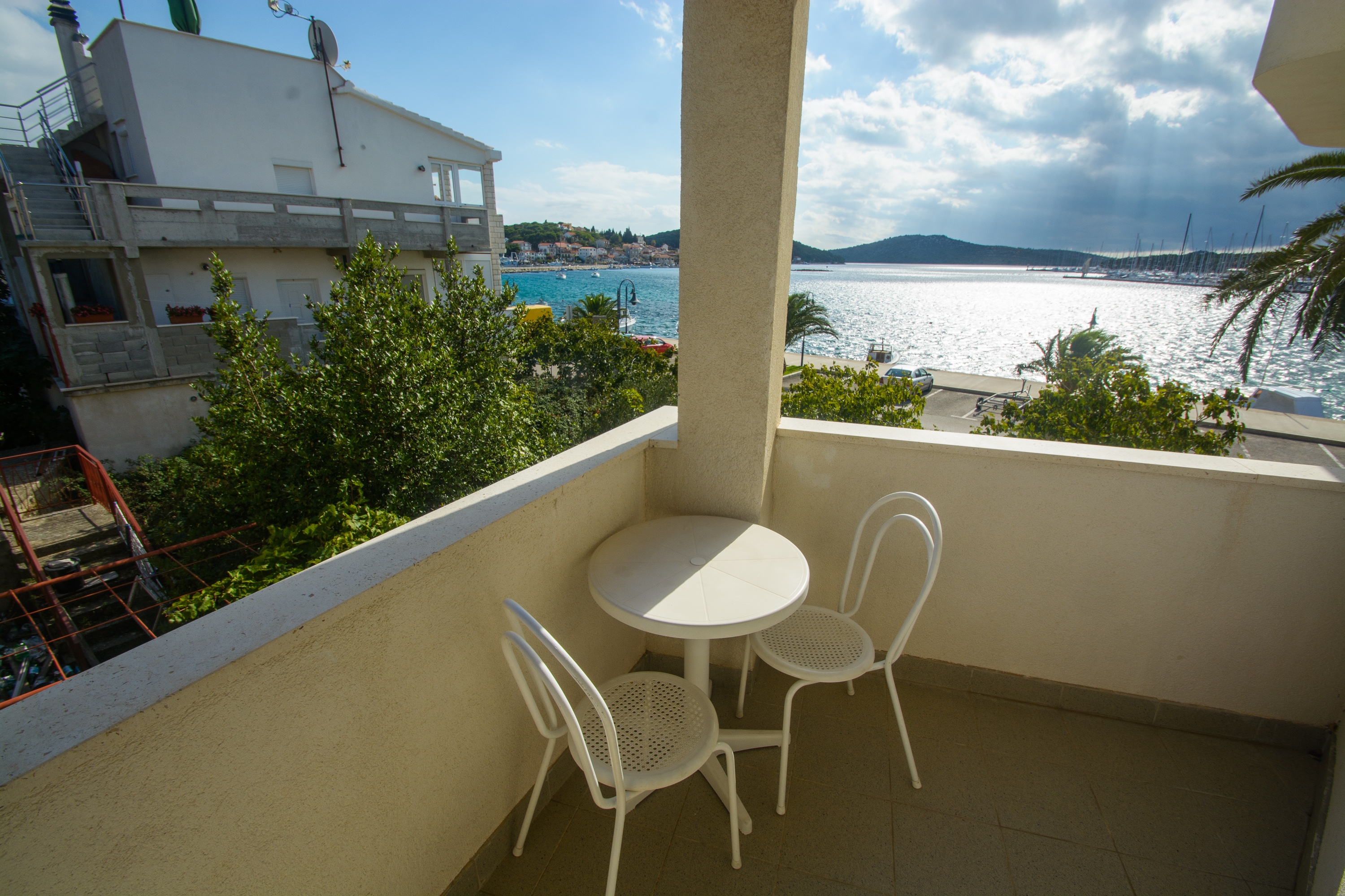 One bedroom apartment with terrace and sea view Rogoznica  A-b