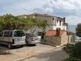 Parking lot Ivan Dolac, Hvar, Parking lot 130 - Apartments near sea with pebble beach.