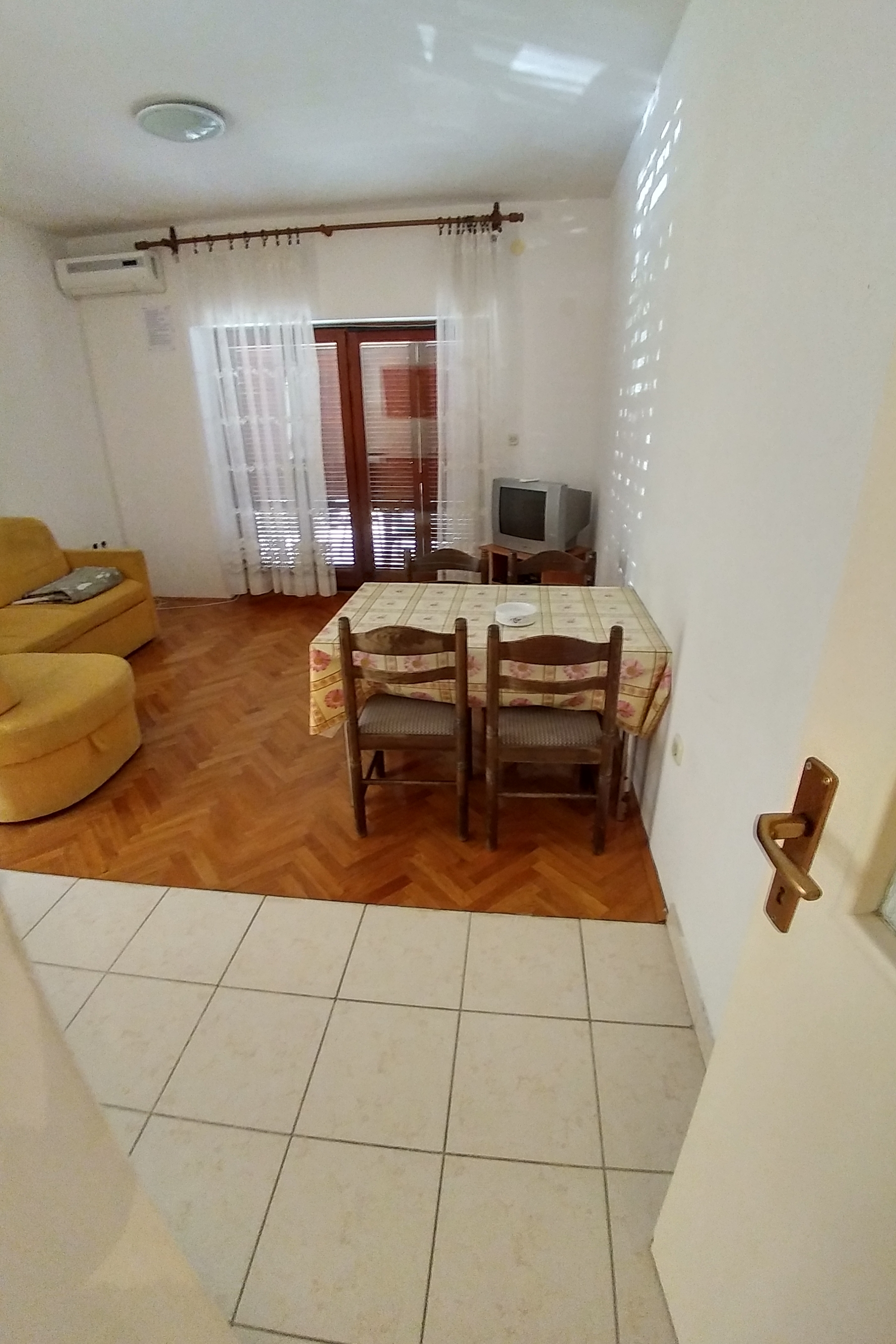 Two bedroom apartment with terrace Novalja, Pag  A-a